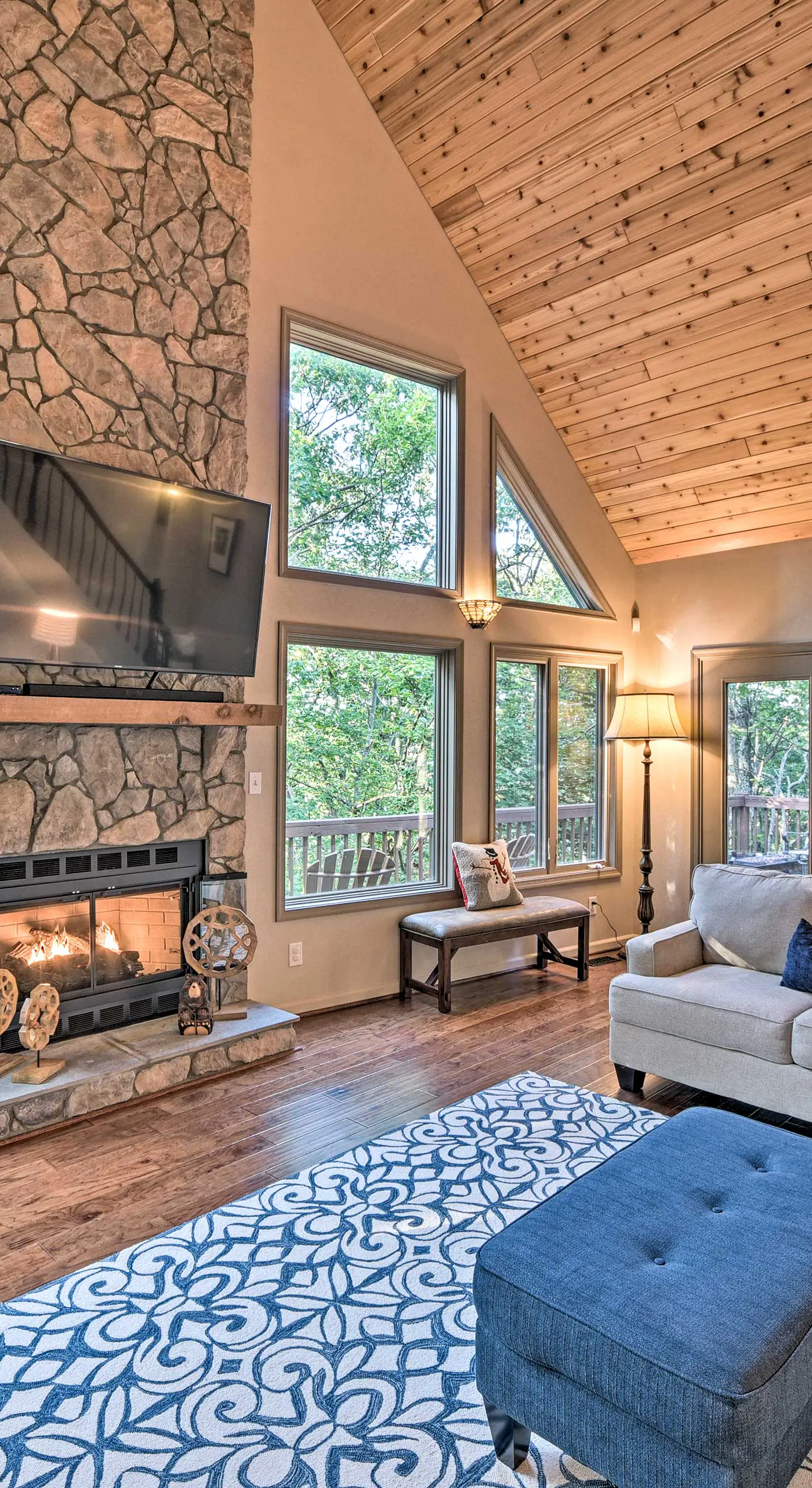1 Mi to Slopes & Dining: Spacious Ski Getaway!