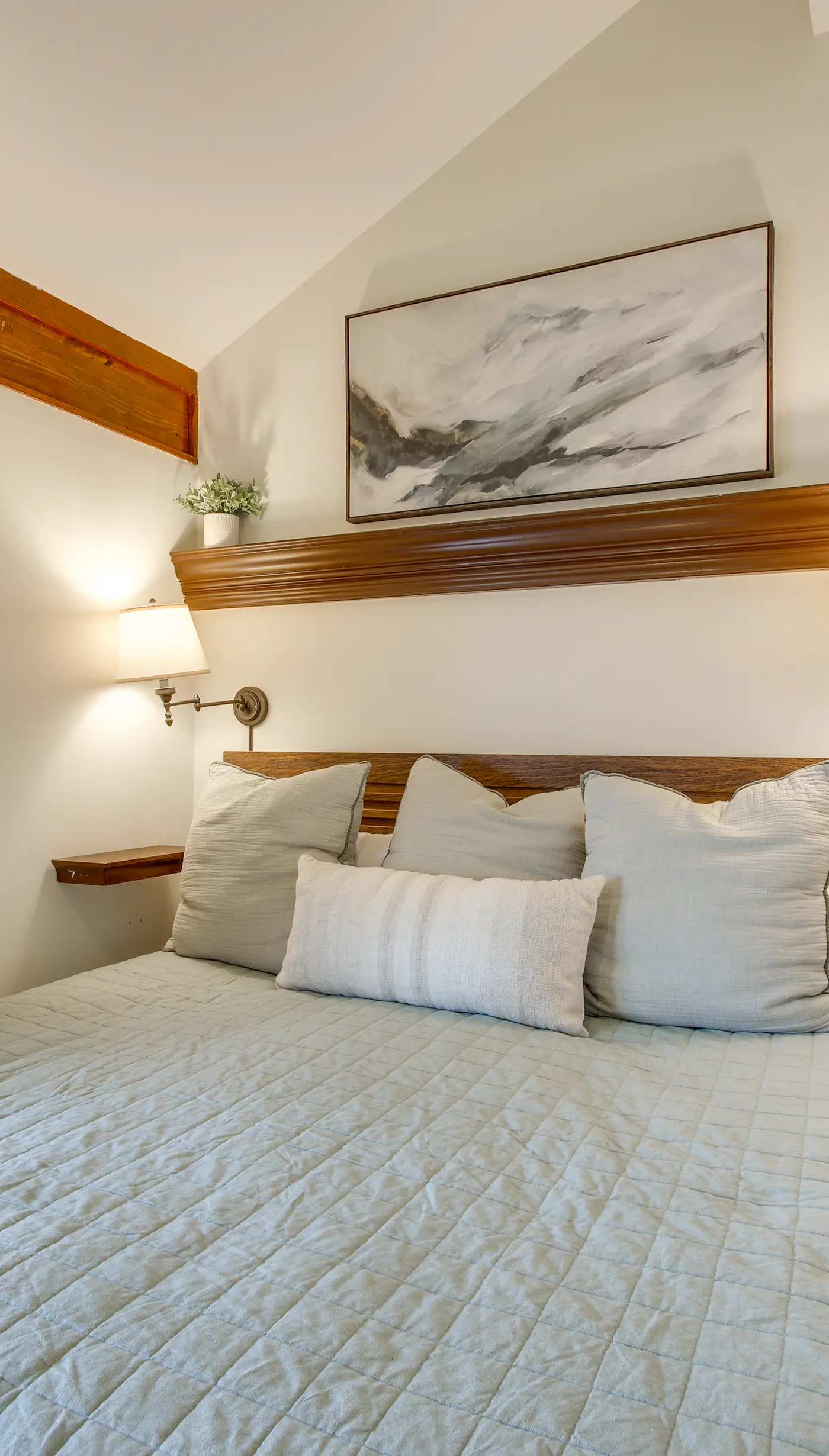Cozy 'Hillside Hideaway' in Wintergreen Resort!