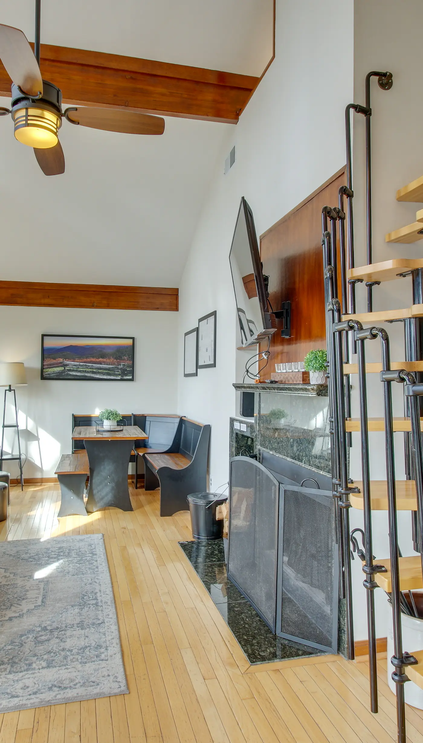 Cozy 'Hillside Hideaway' in Wintergreen Resort!