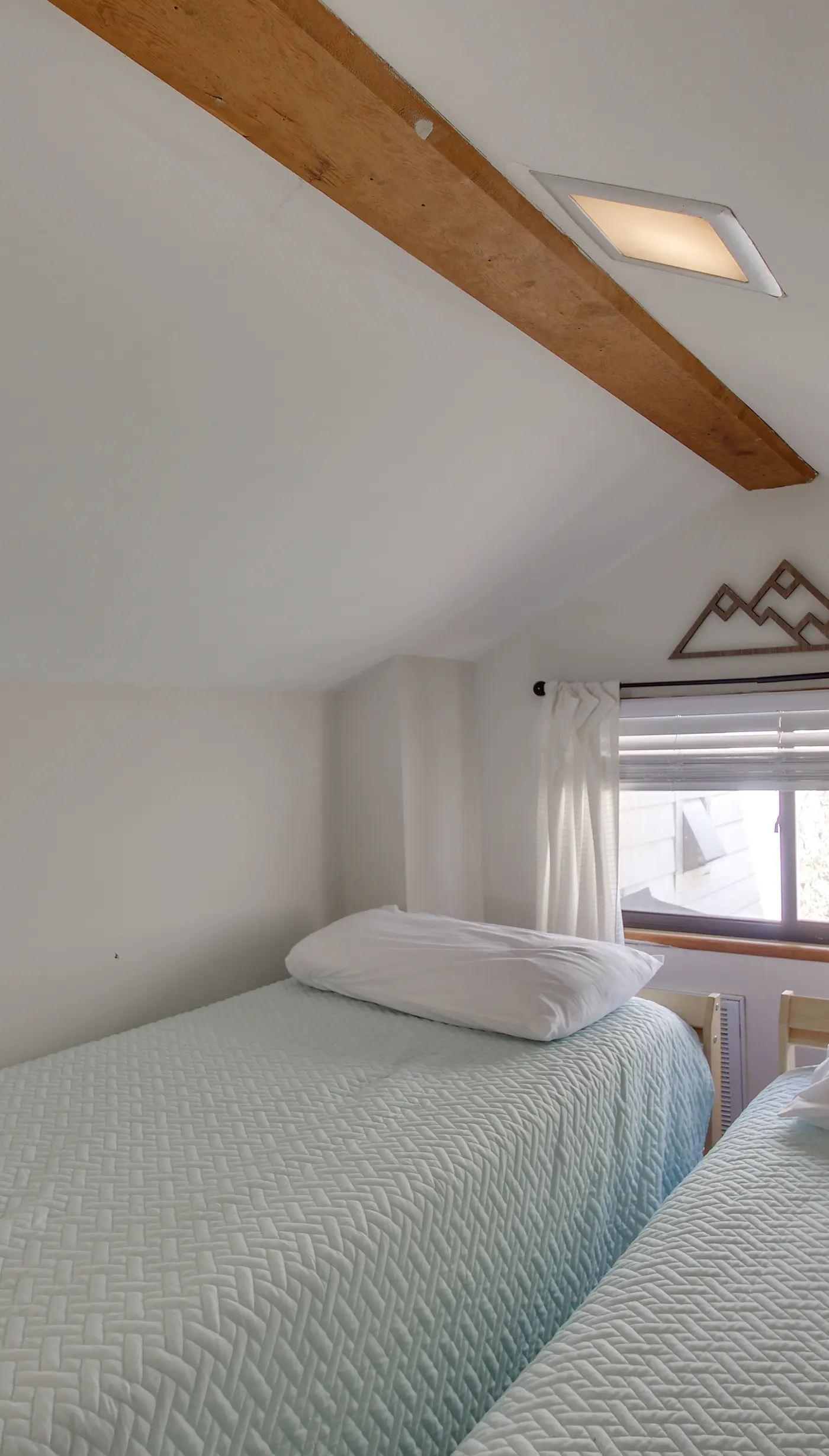 Cozy 'Hillside Hideaway' in Wintergreen Resort!