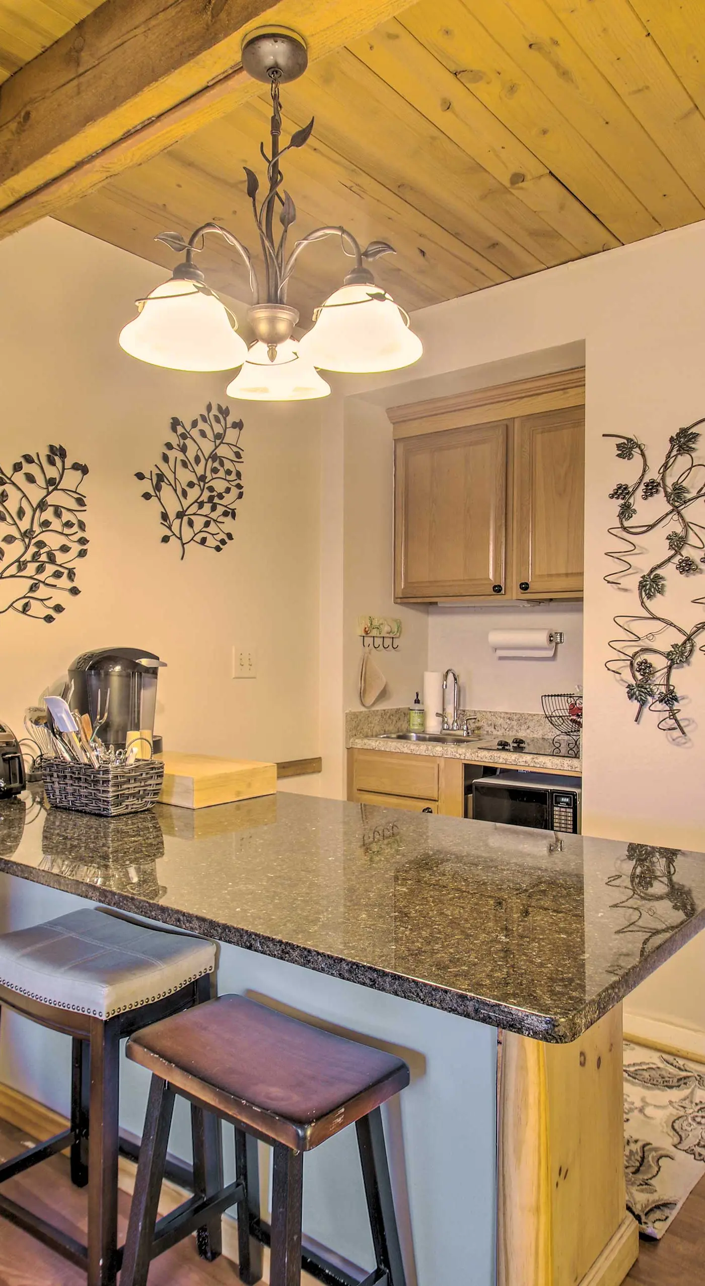 Snug Wintergreen Resort Studio: Ski In & Out!