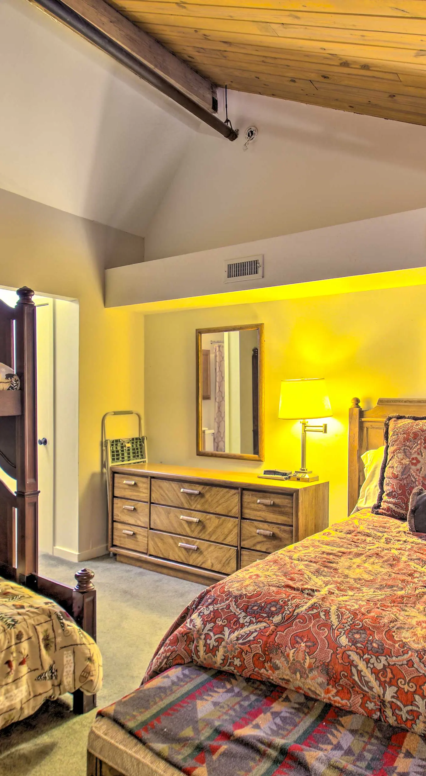 Snug Wintergreen Resort Studio: Ski In & Out!