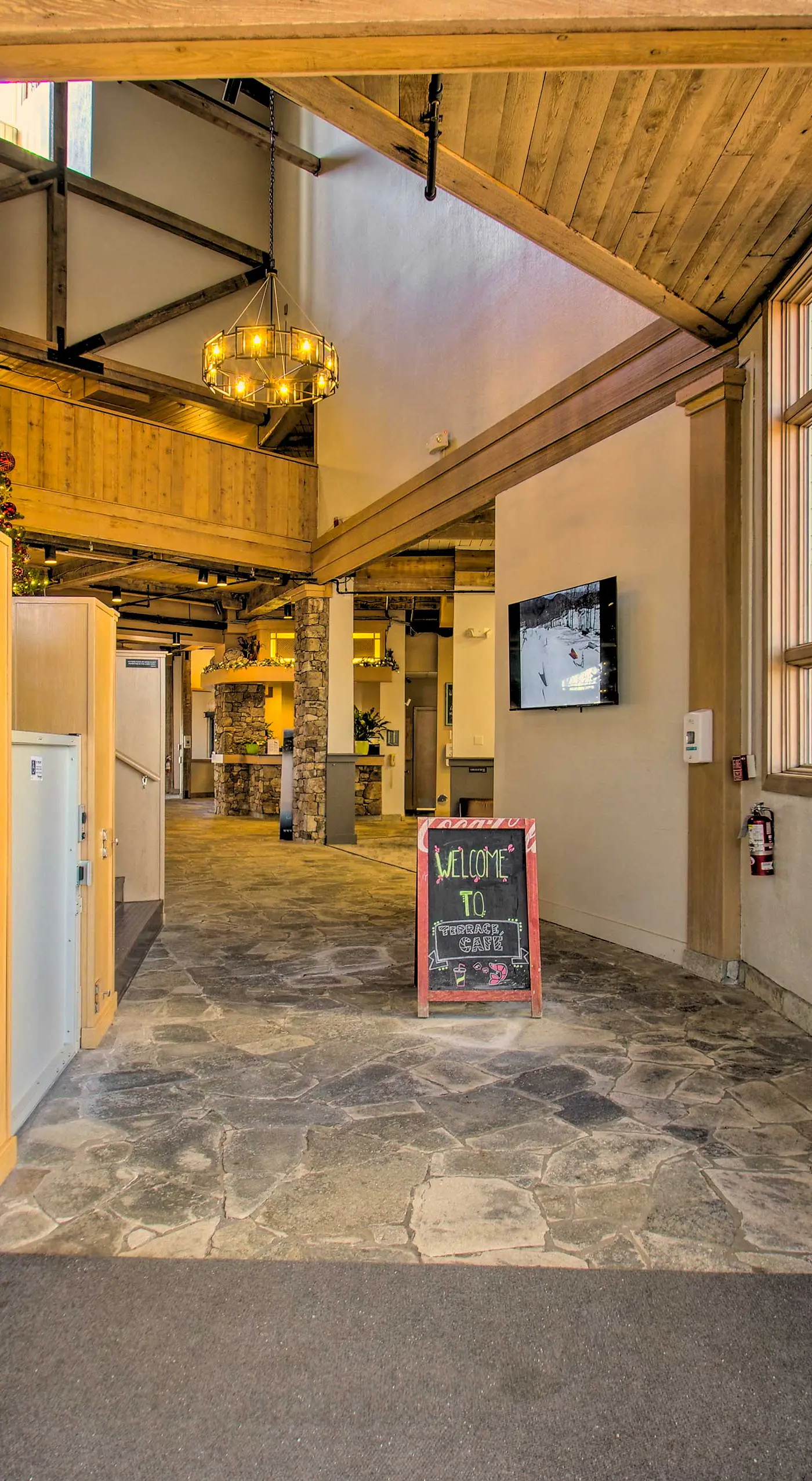 Snug Wintergreen Resort Studio: Ski In & Out!