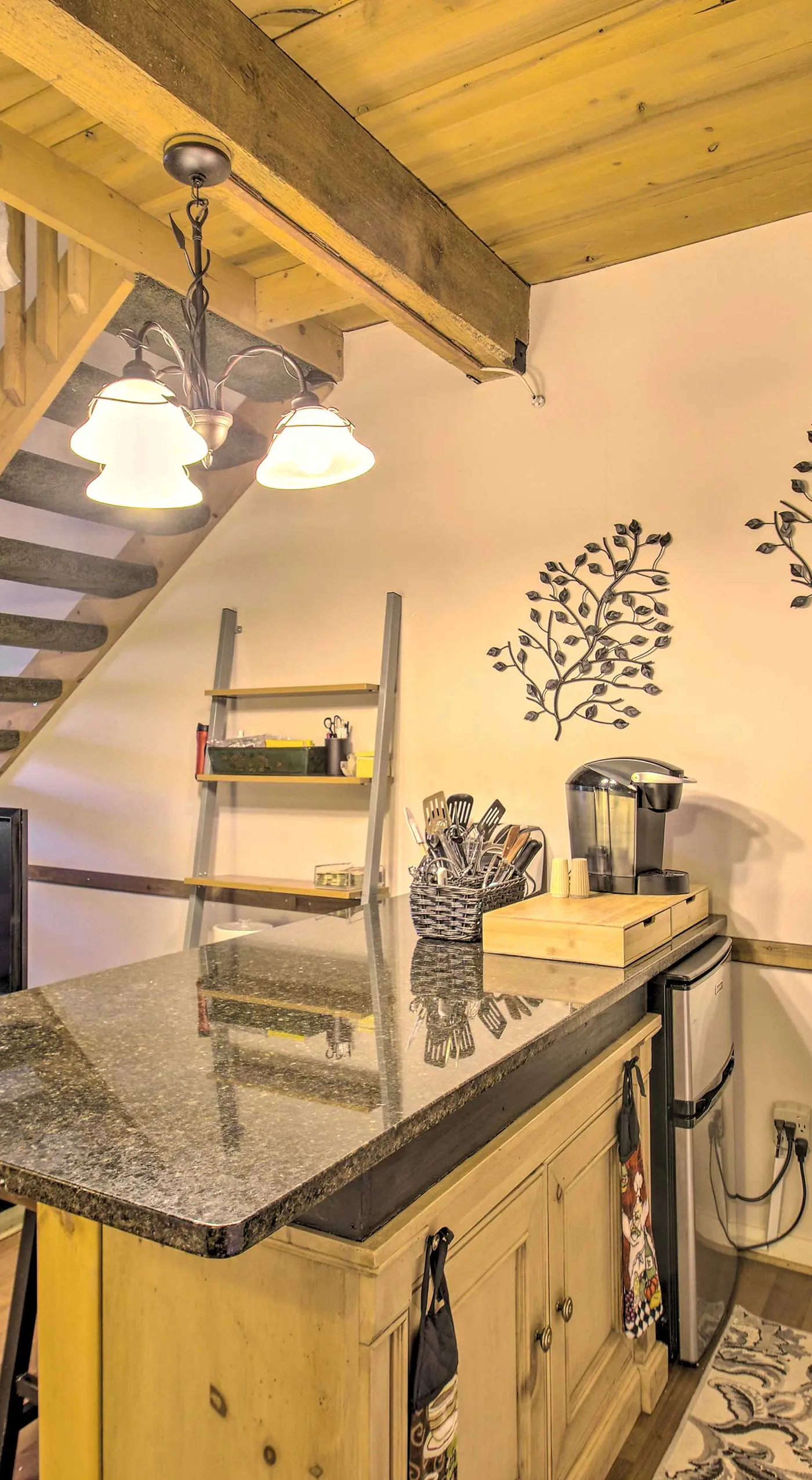 Snug Wintergreen Resort Studio: Ski In & Out!