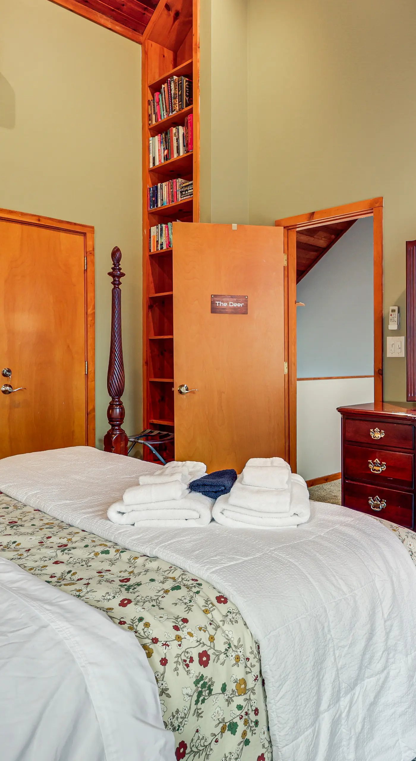 Grand Wintergreen Resort Home w/ Hot Tub!