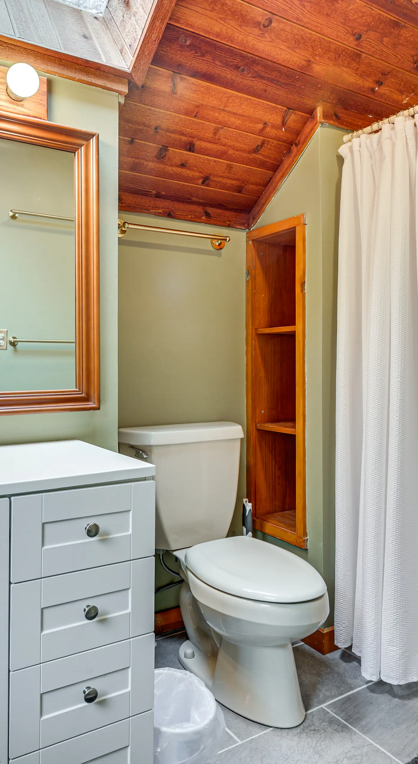 Grand Wintergreen Resort Home w/ Hot Tub!