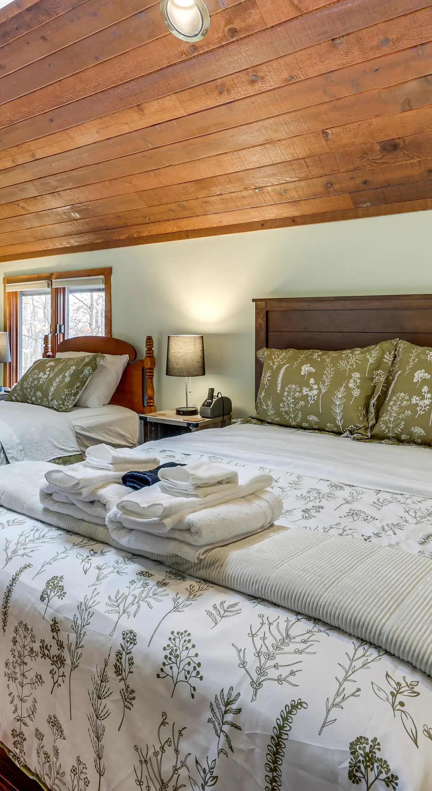Grand Wintergreen Resort Home w/ Hot Tub!