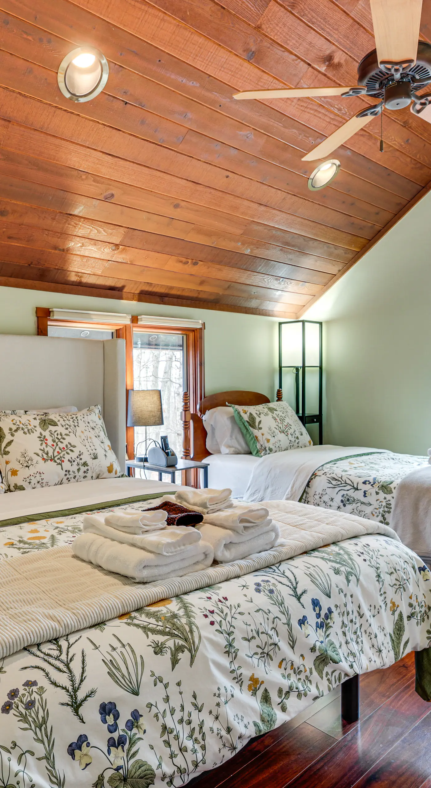 Grand Wintergreen Resort Home w/ Hot Tub!