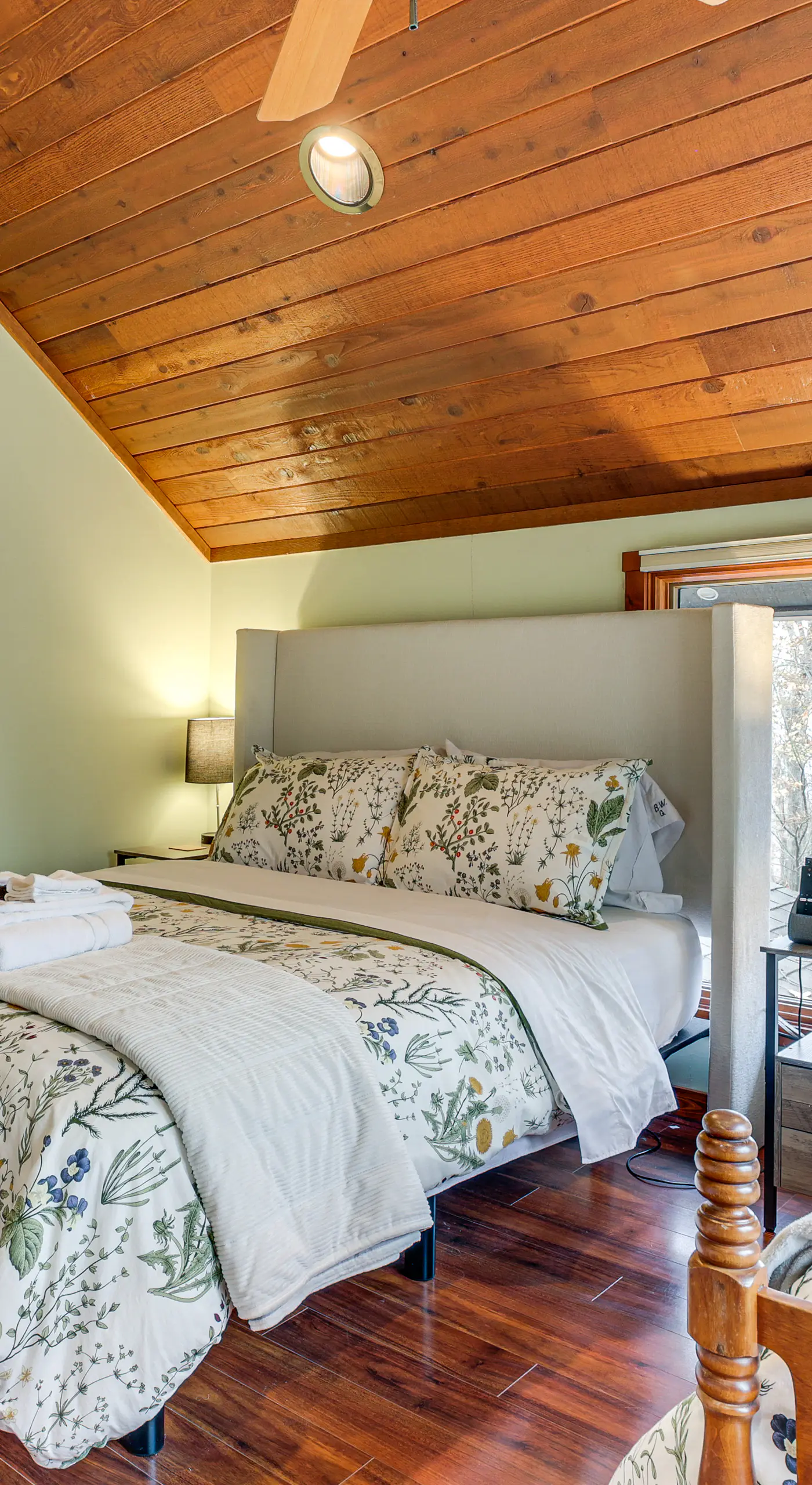 Grand Wintergreen Resort Home w/ Hot Tub!