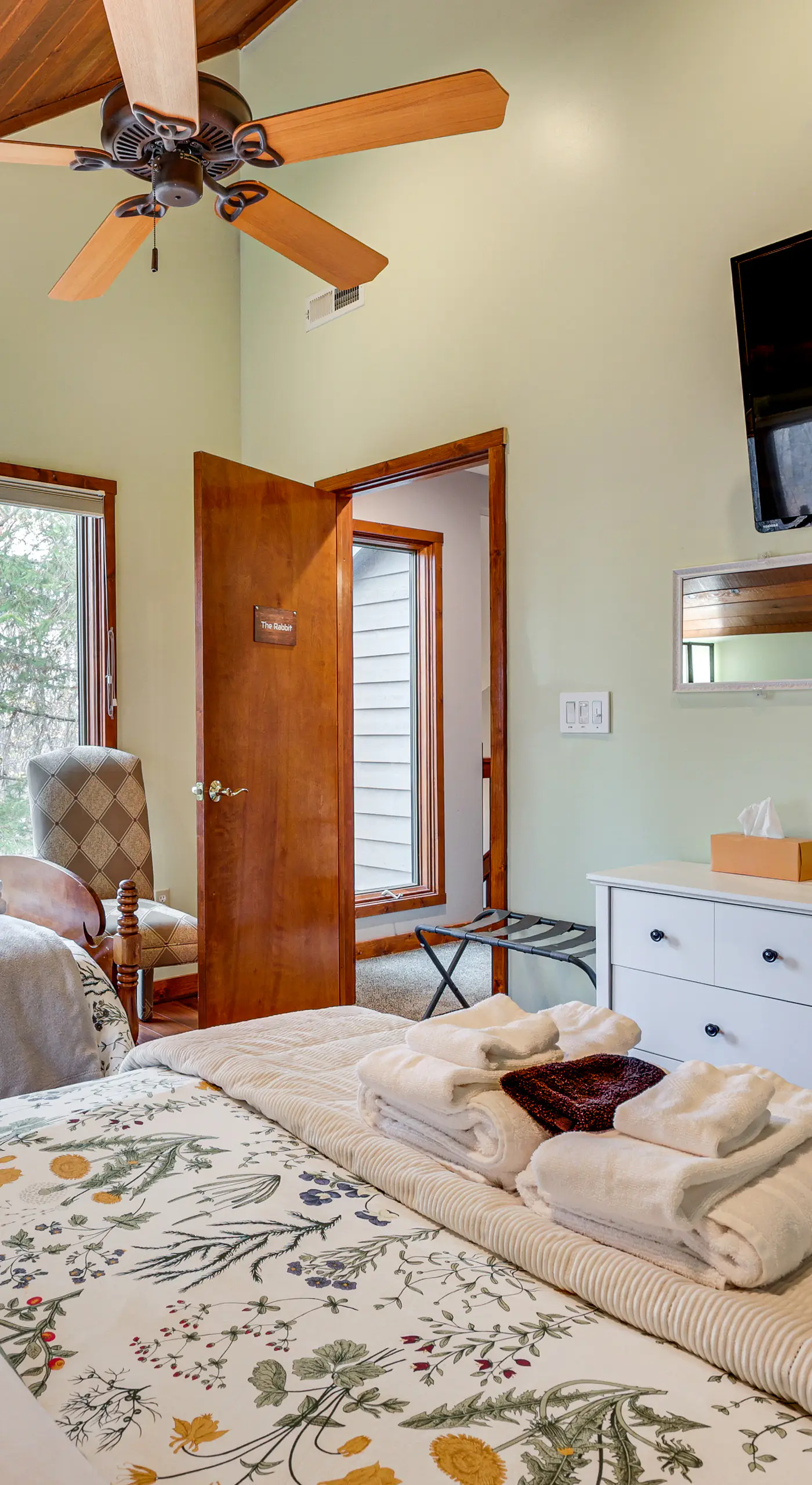 Grand Wintergreen Resort Home w/ Hot Tub!
