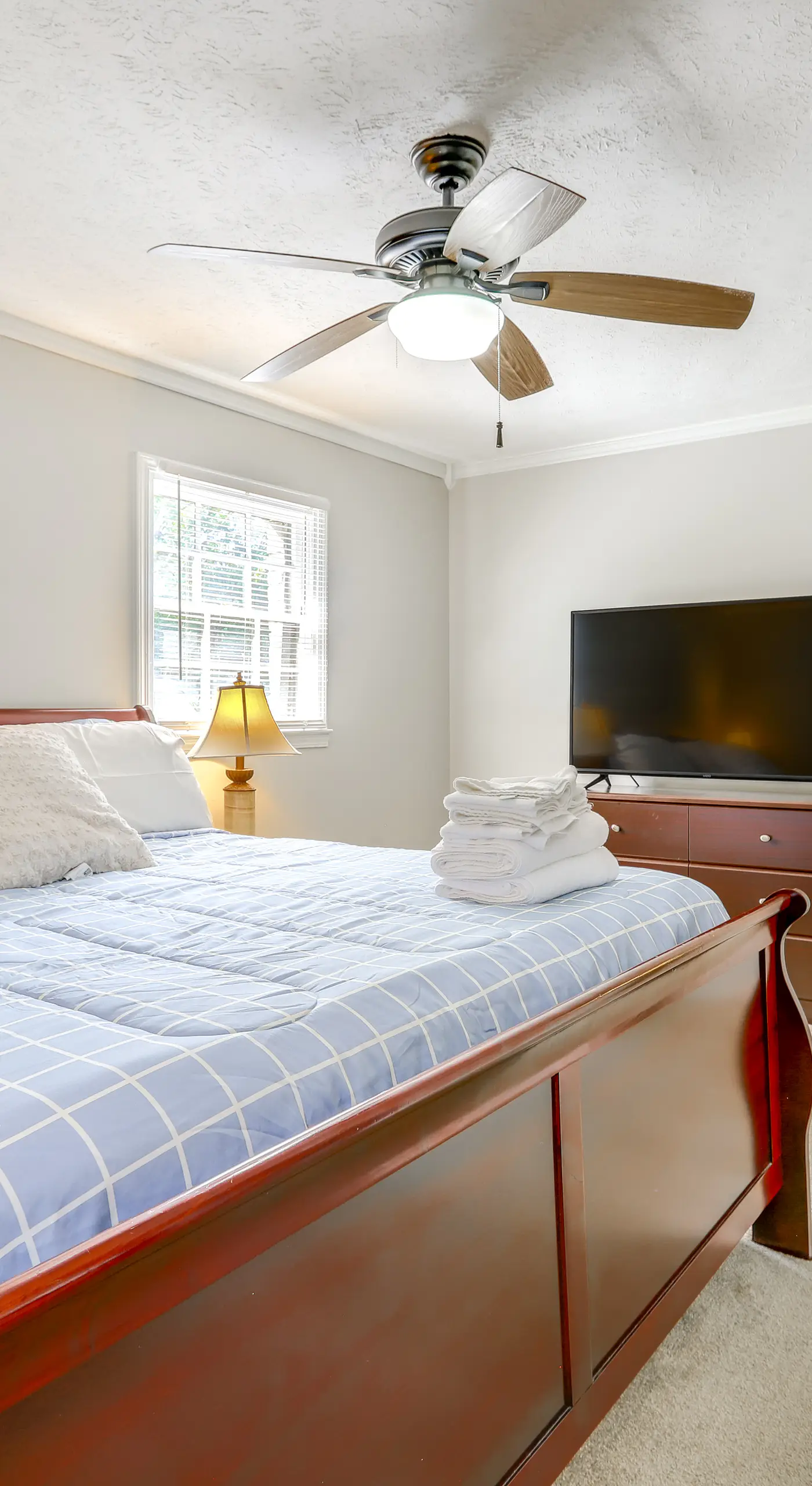 Deck & Game Room: Family Home in Stockbridge!