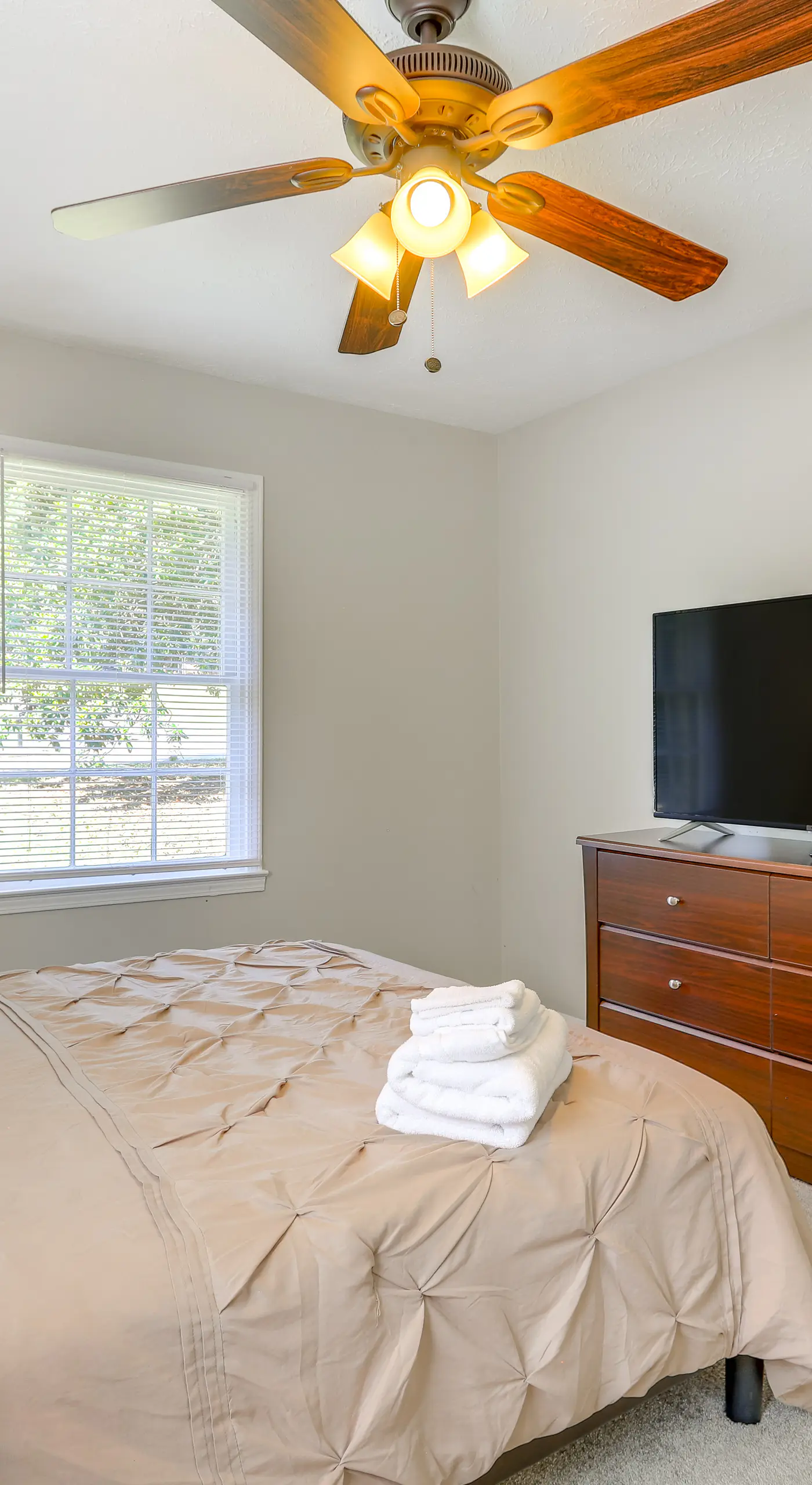 Deck & Game Room: Family Home in Stockbridge!