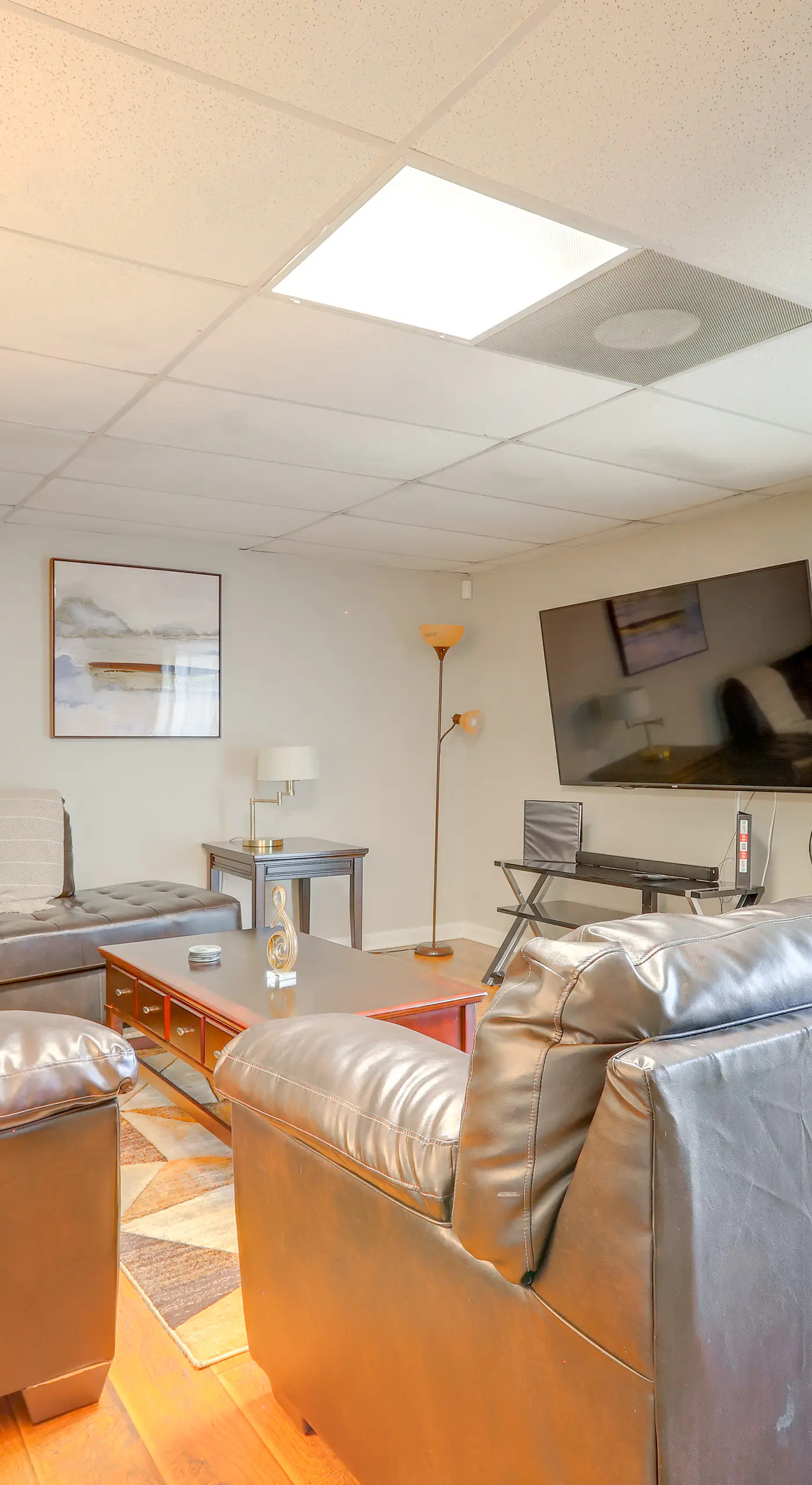 Deck & Game Room: Family Home in Stockbridge!