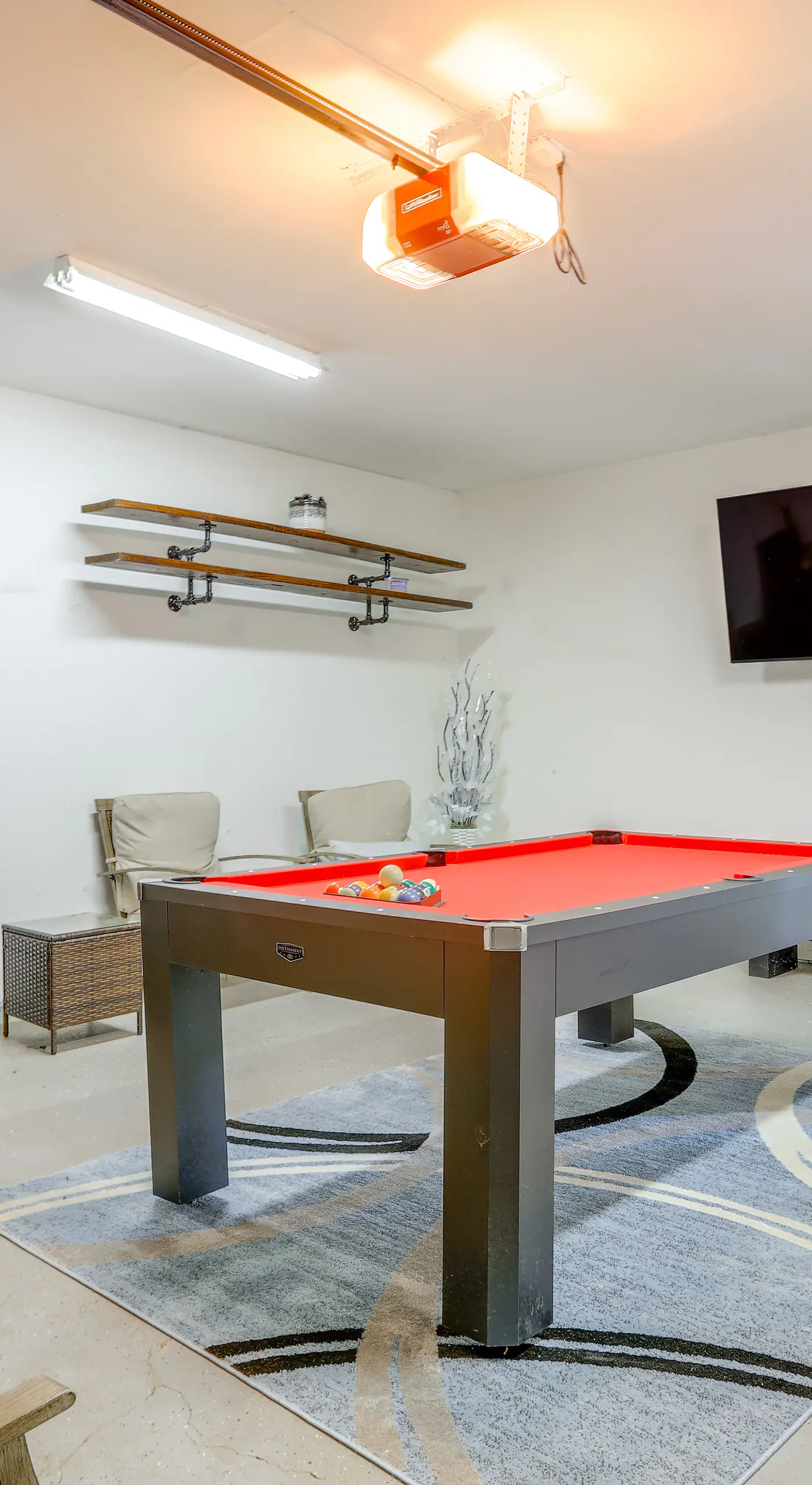 Deck & Game Room: Family Home in Stockbridge!