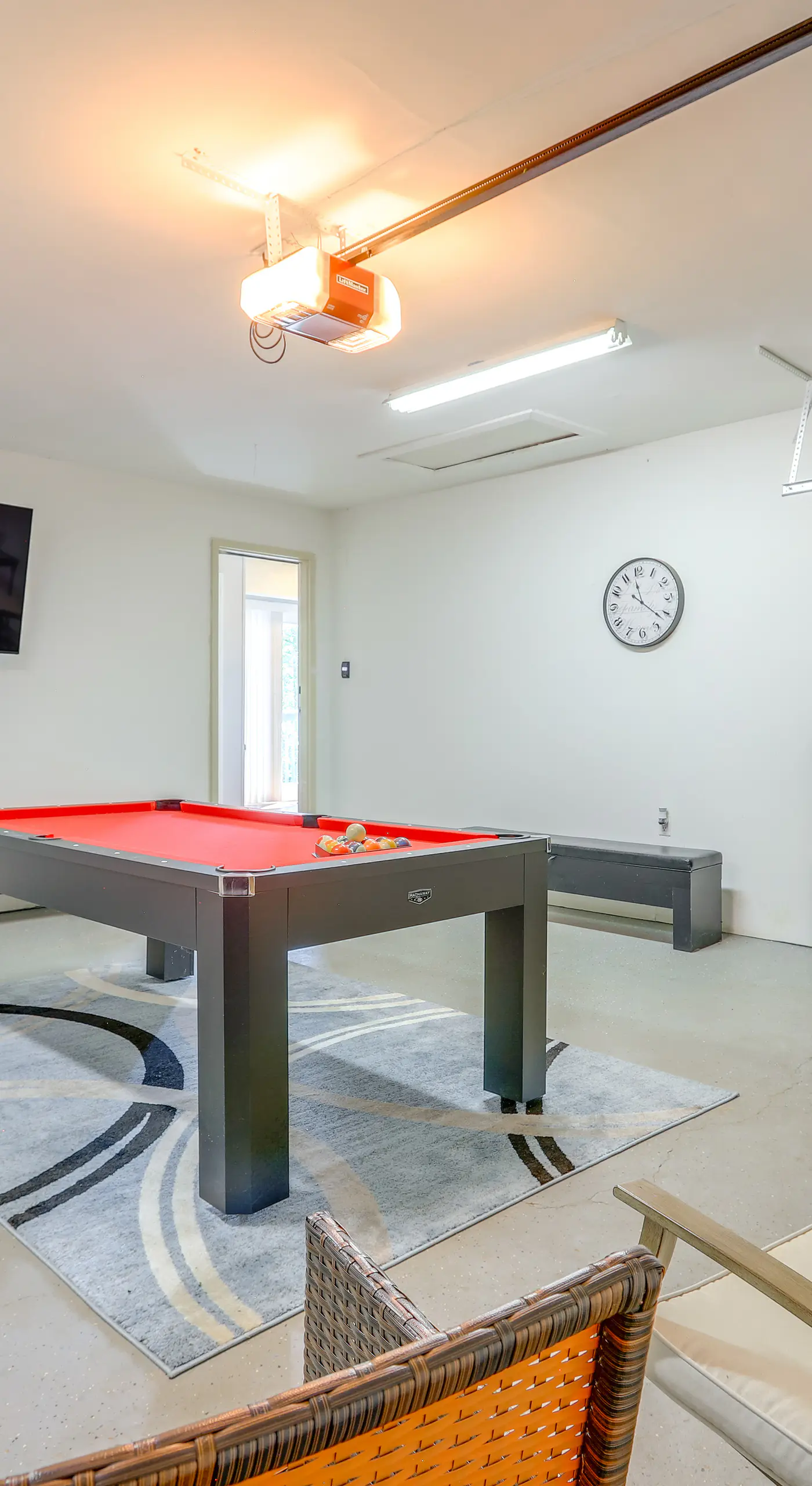 Deck & Game Room: Family Home in Stockbridge!