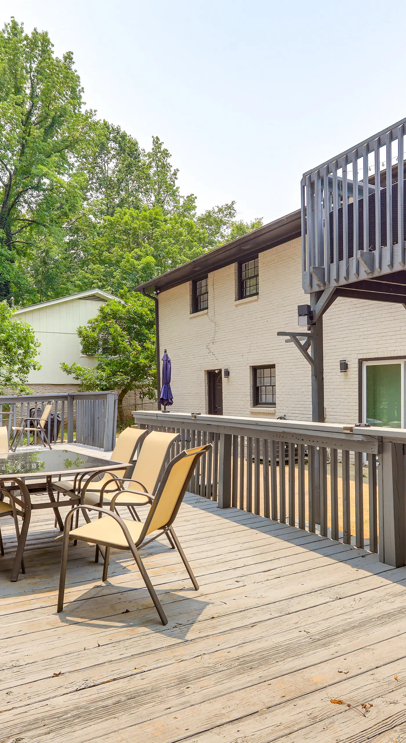 Deck & Game Room: Family Home in Stockbridge!