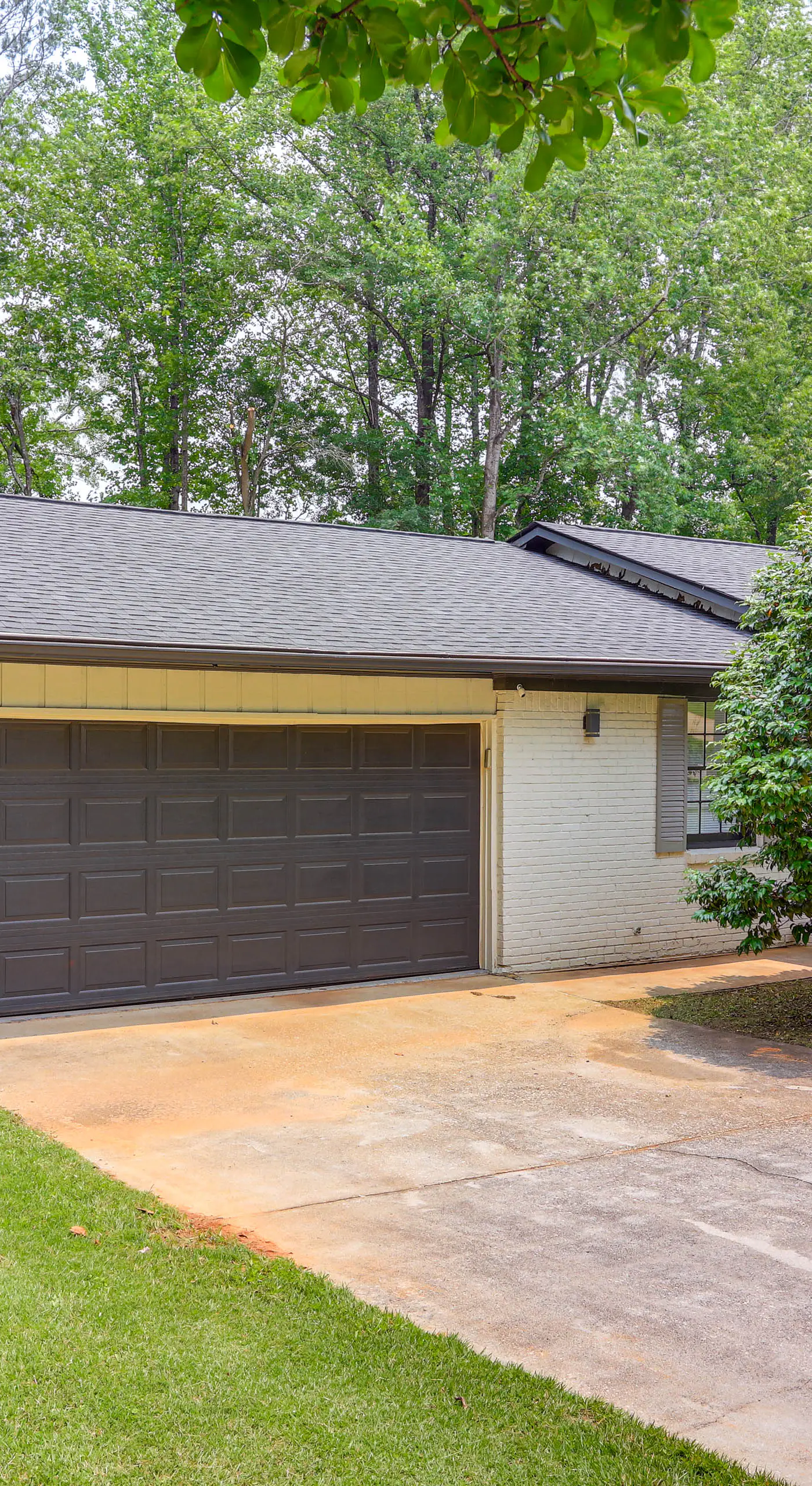 Deck & Game Room: Family Home in Stockbridge!