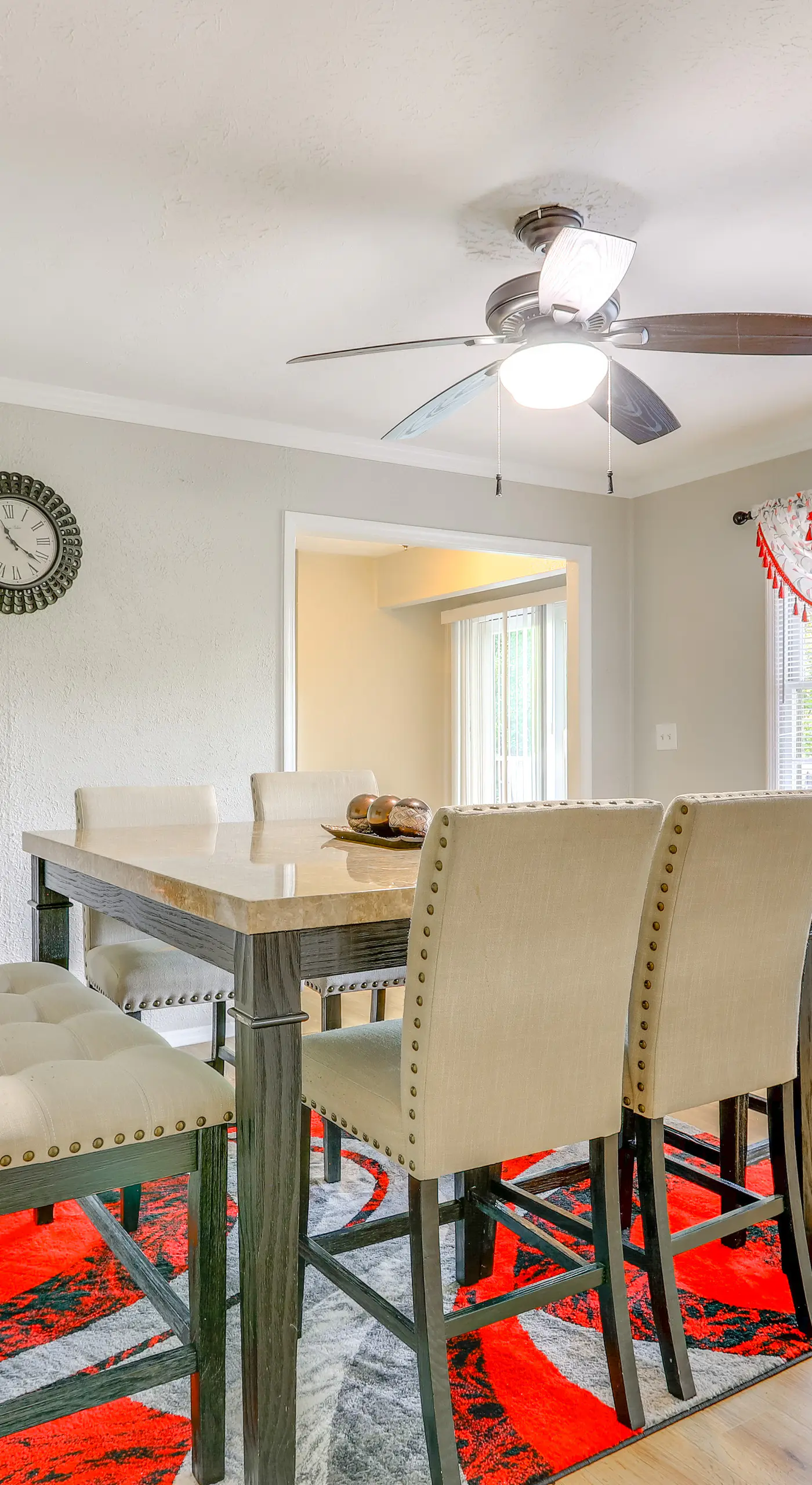 Deck & Game Room: Family Home in Stockbridge!