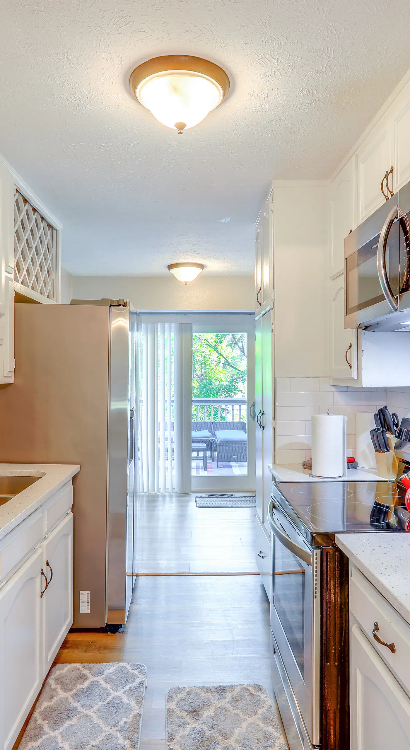 Deck & Game Room: Family Home in Stockbridge!