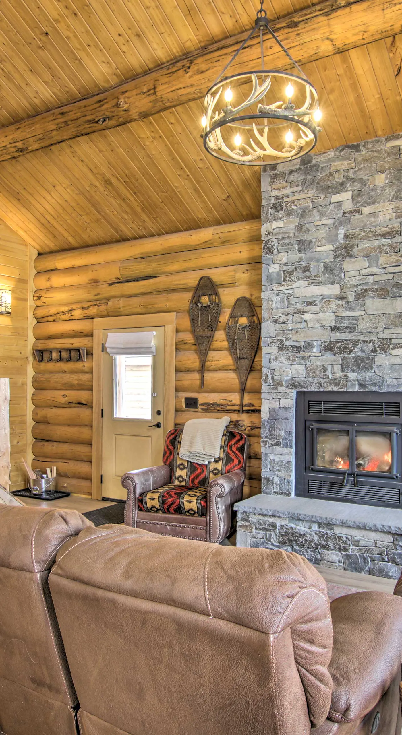 Stunning Mountain Views: Livingston Cabin w/ Deck!