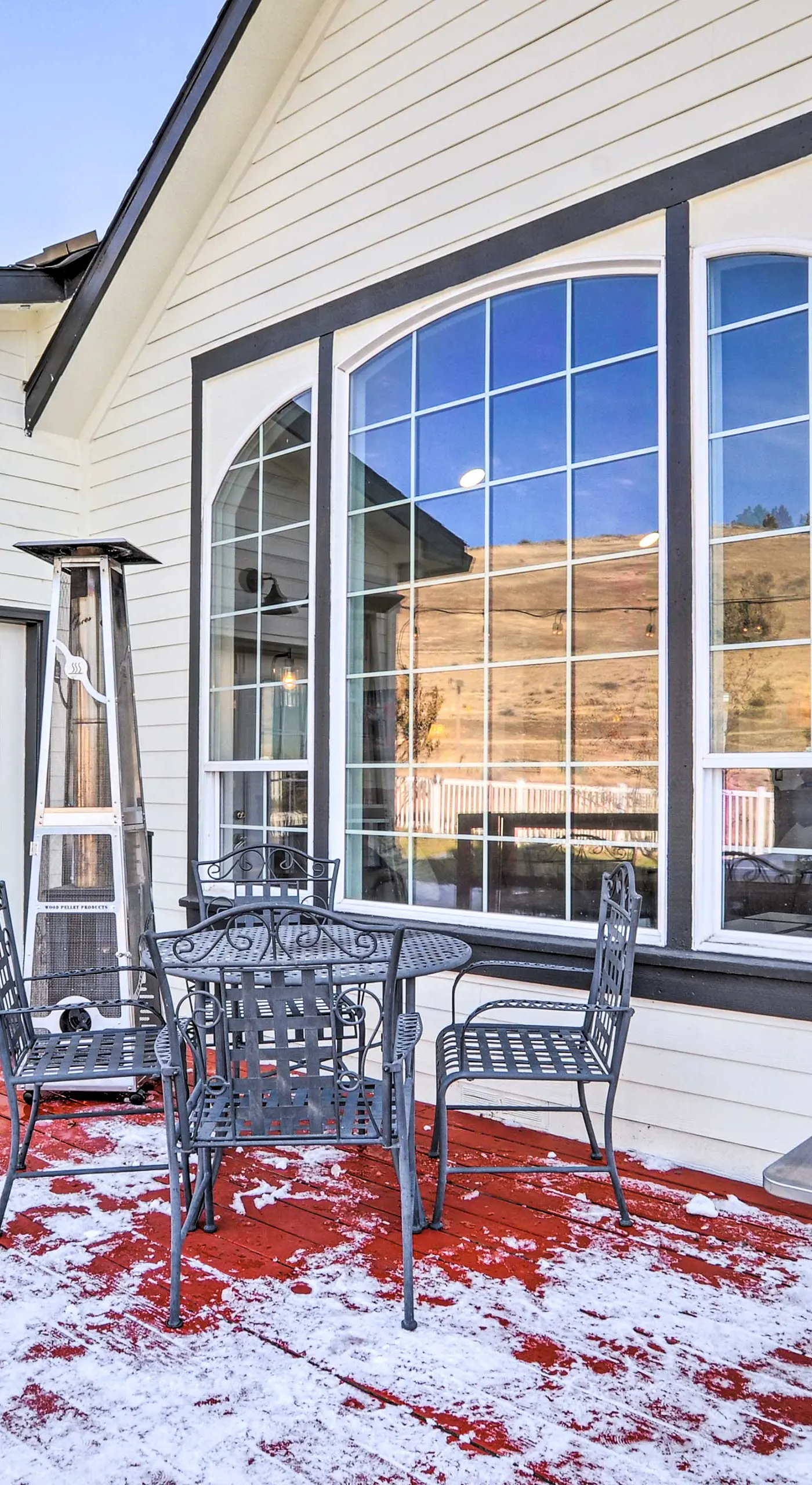 Alluring Home w/ Fire Pit < 1/2 Mi to OIT!