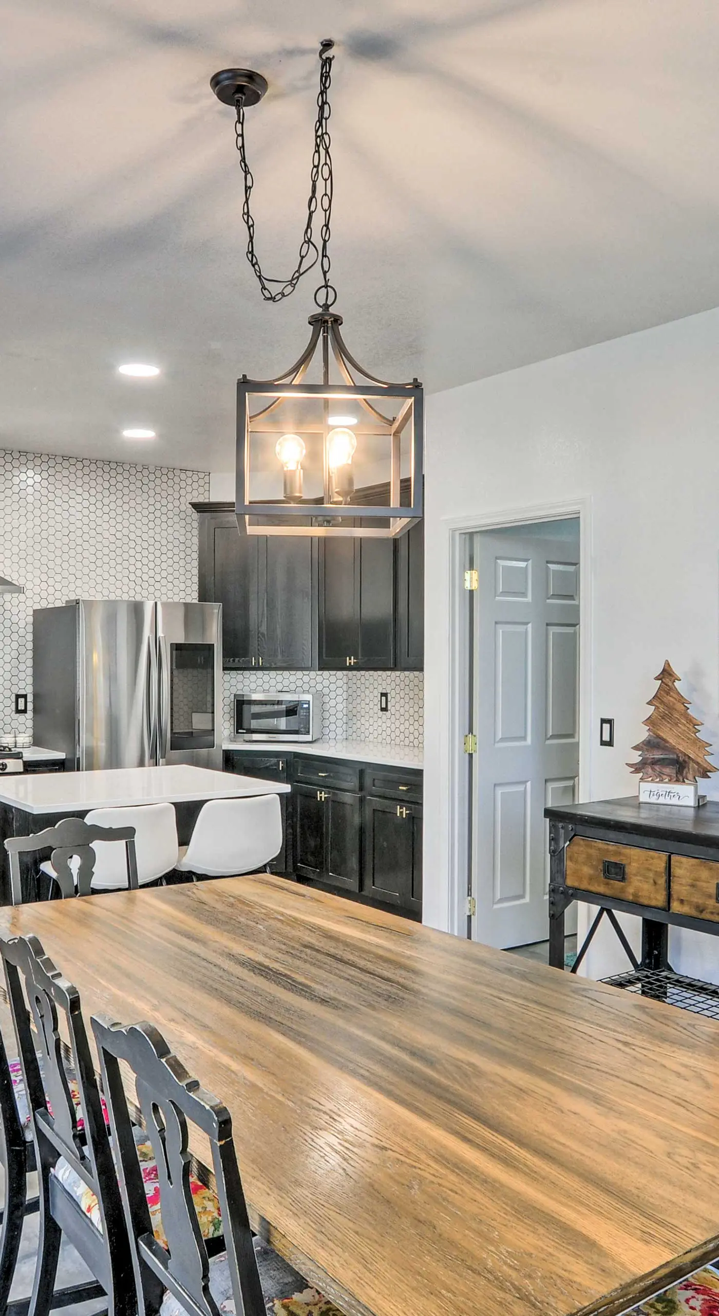Alluring Home w/ Fire Pit < 1/2 Mi to OIT!