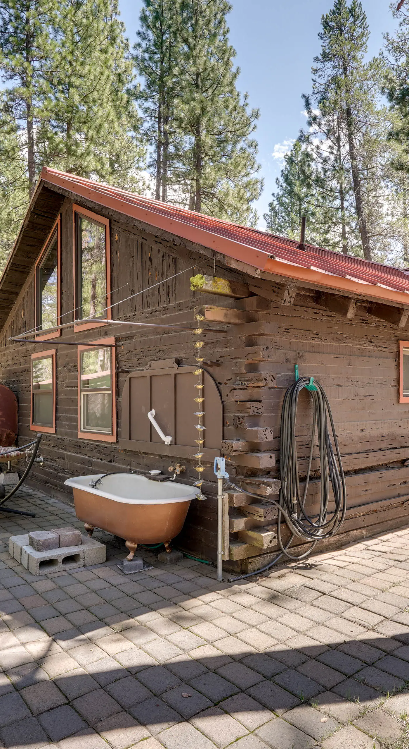 Remote Escape: Klamath Falls Cabin By Lake & Hikes