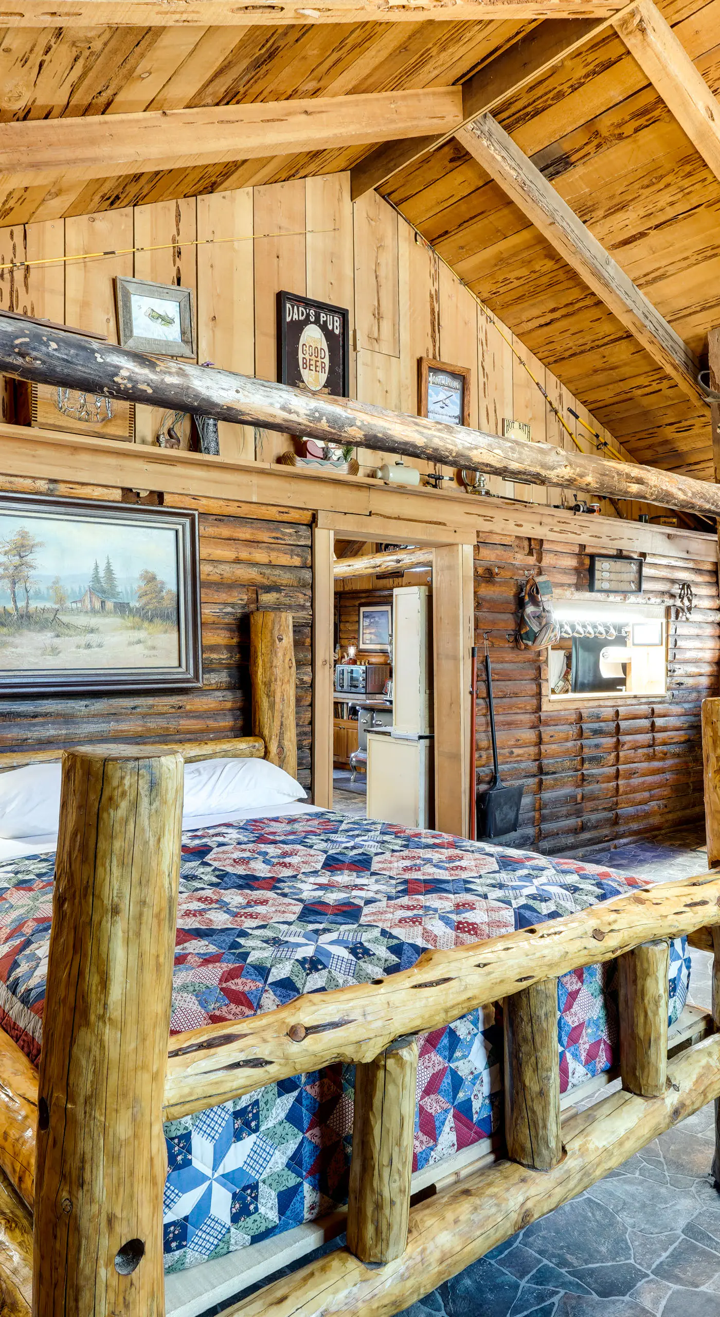 Remote Escape: Klamath Falls Cabin By Lake & Hikes