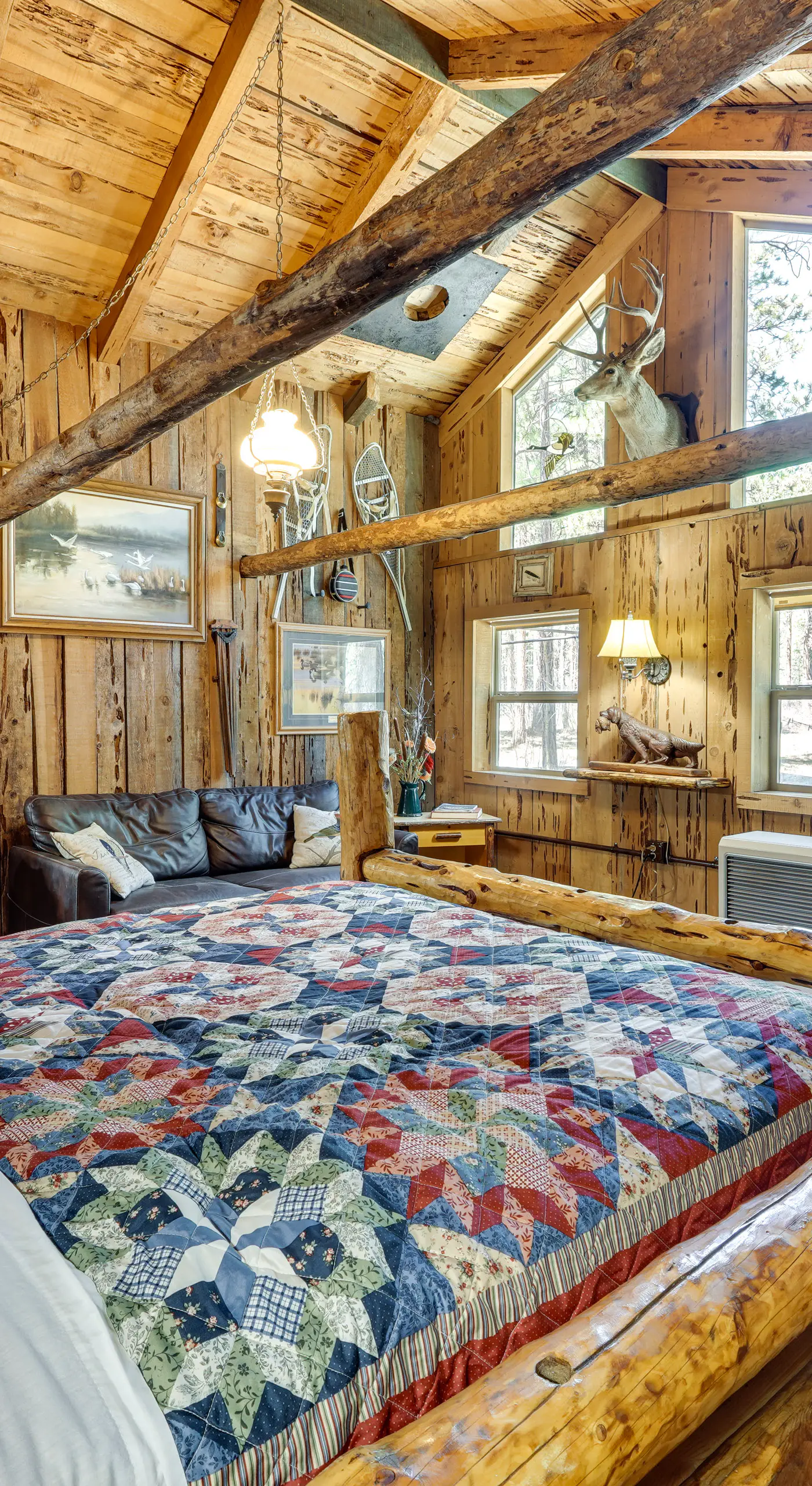 Remote Escape: Klamath Falls Cabin By Lake & Hikes