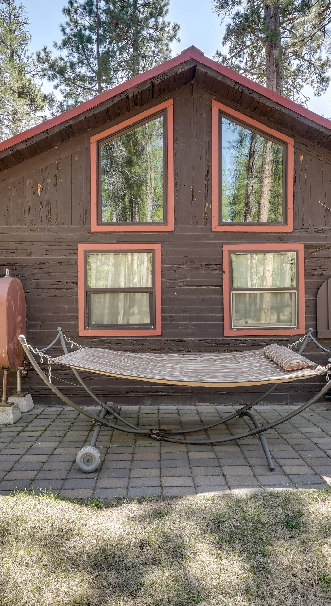 Remote Escape: Klamath Falls Cabin By Lake & Hikes