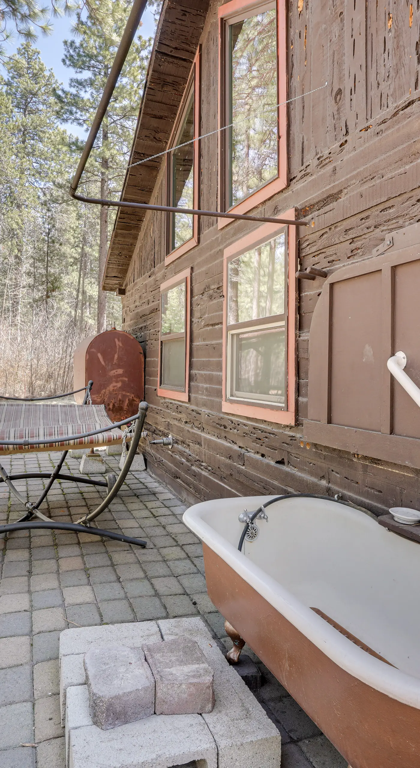 Remote Escape: Klamath Falls Cabin By Lake & Hikes