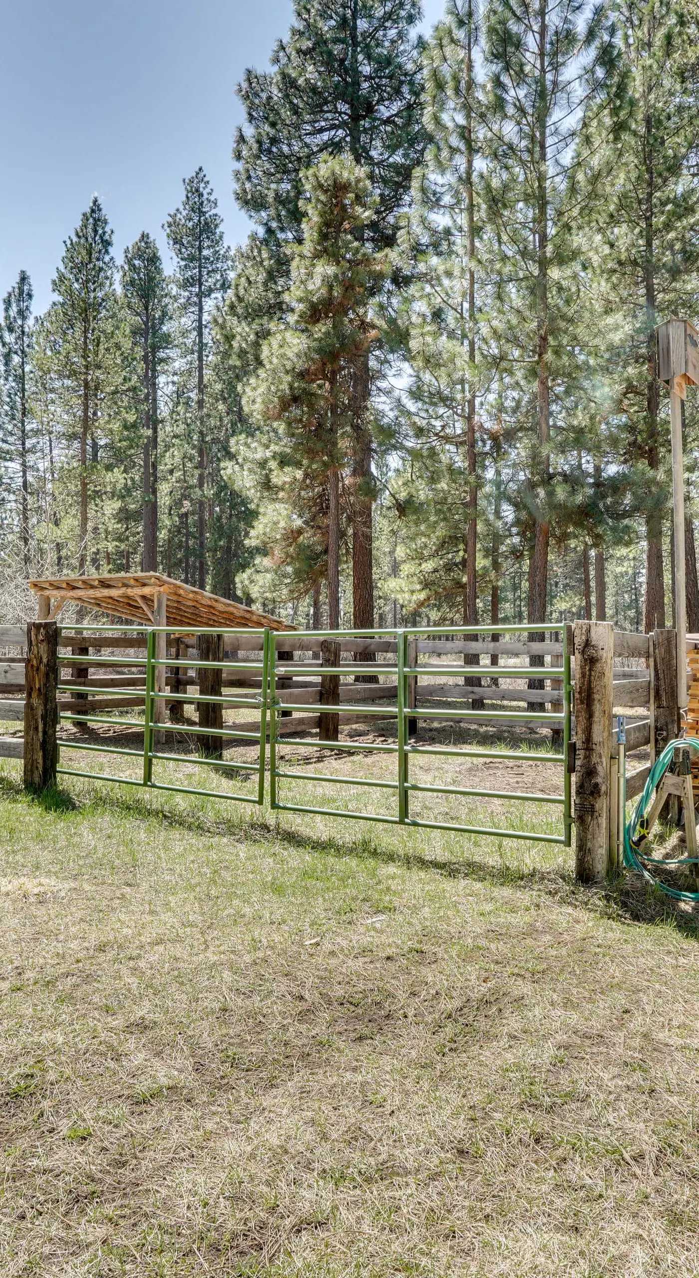 Remote Escape: Klamath Falls Cabin By Lake & Hikes