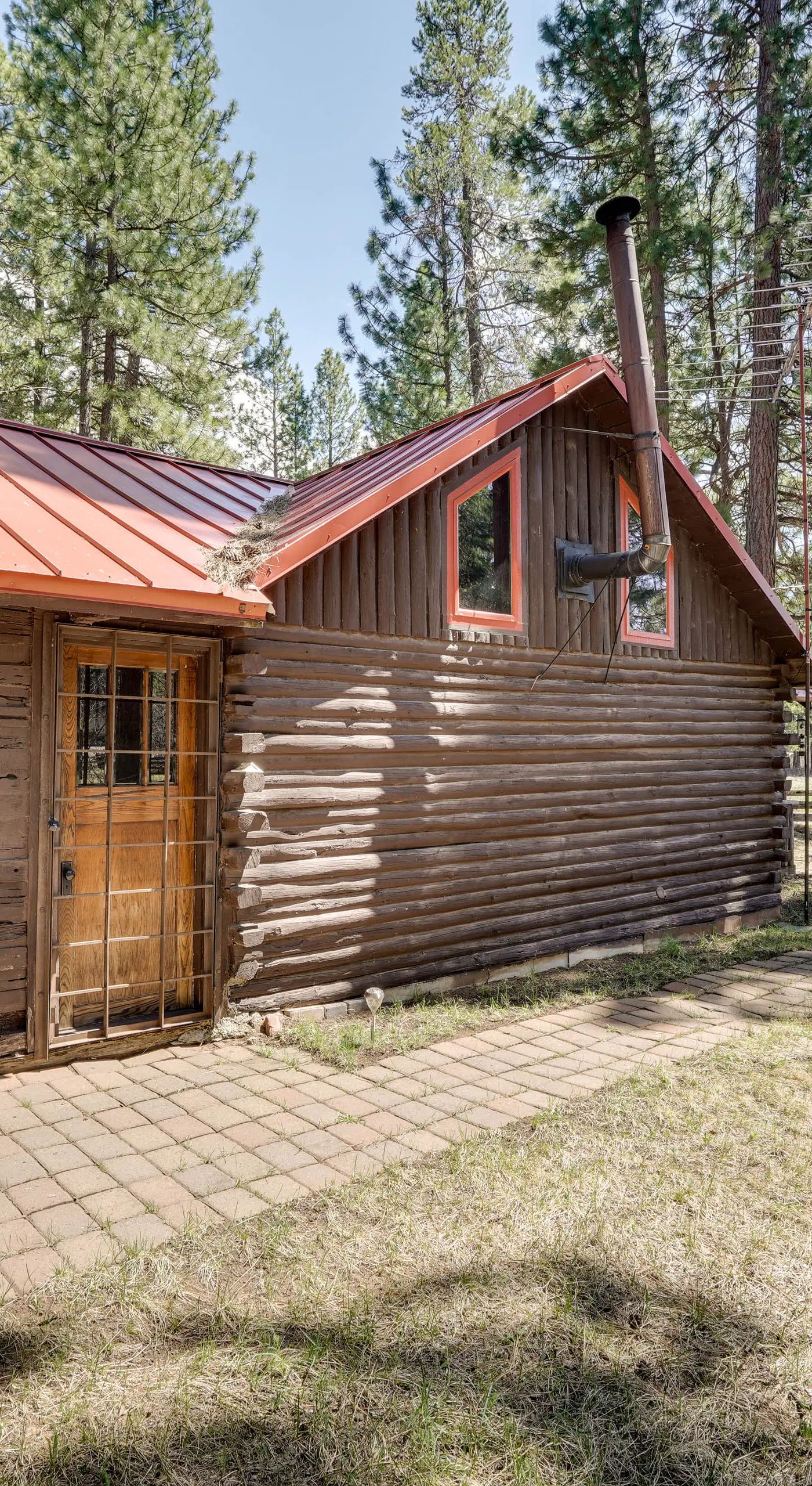 Remote Escape: Klamath Falls Cabin By Lake & Hikes
