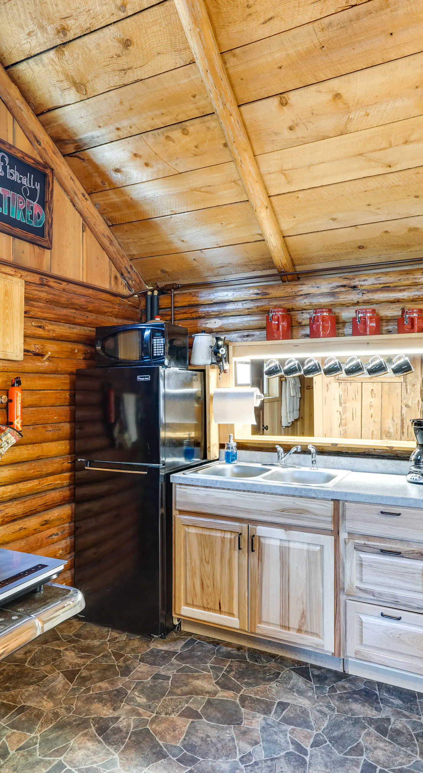 Remote Escape: Klamath Falls Cabin By Lake & Hikes