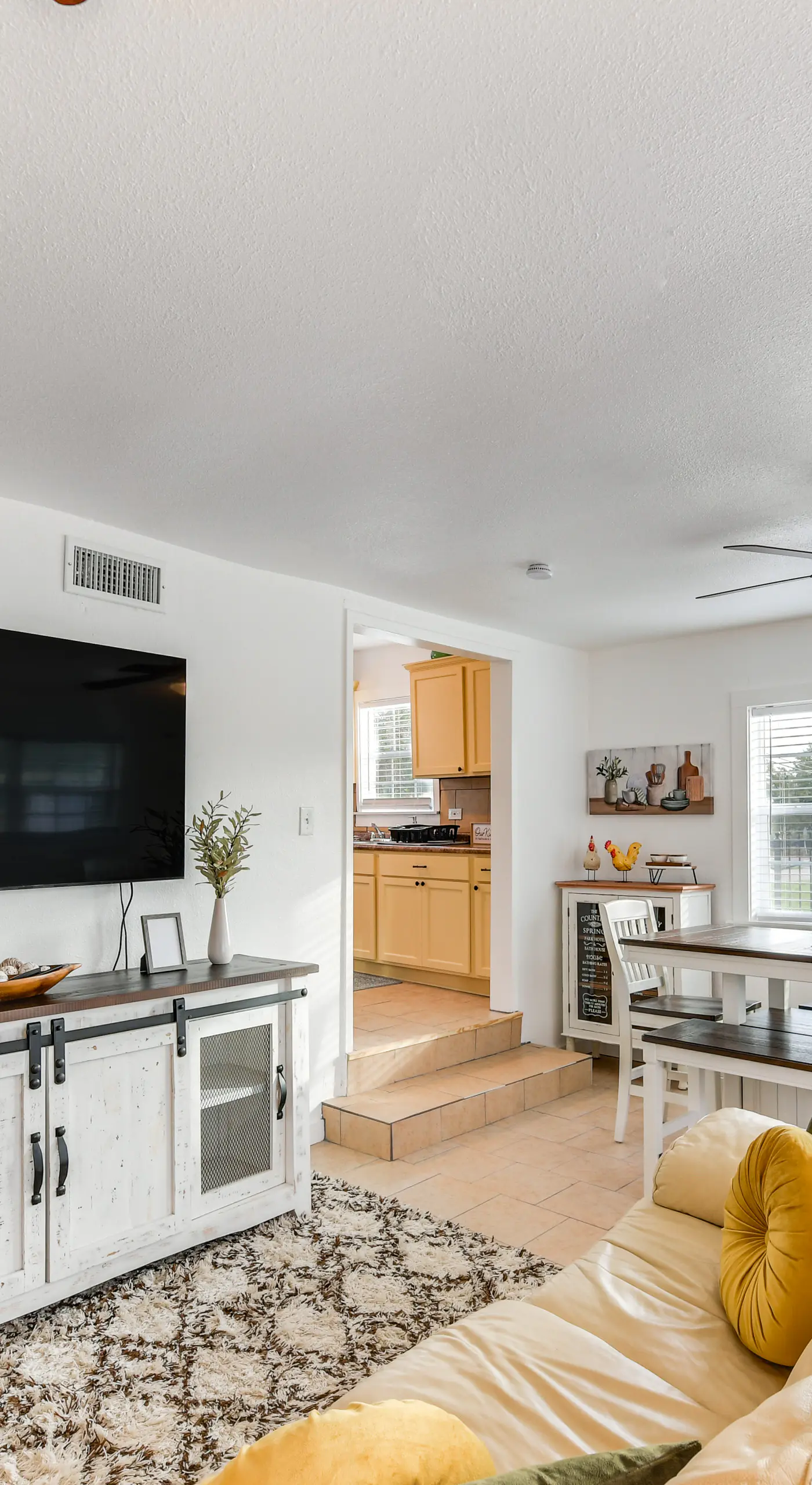 1 Mi to Dtwn Waco! Lovely Home w/ Fire Pit Table