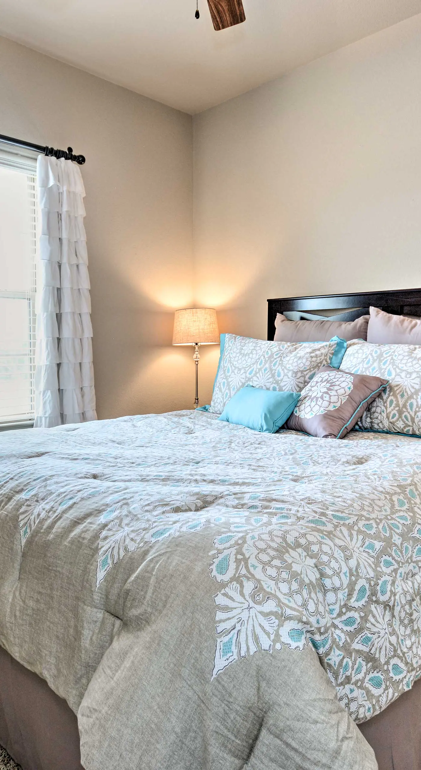 College Station Townhouse w/ Private Patio