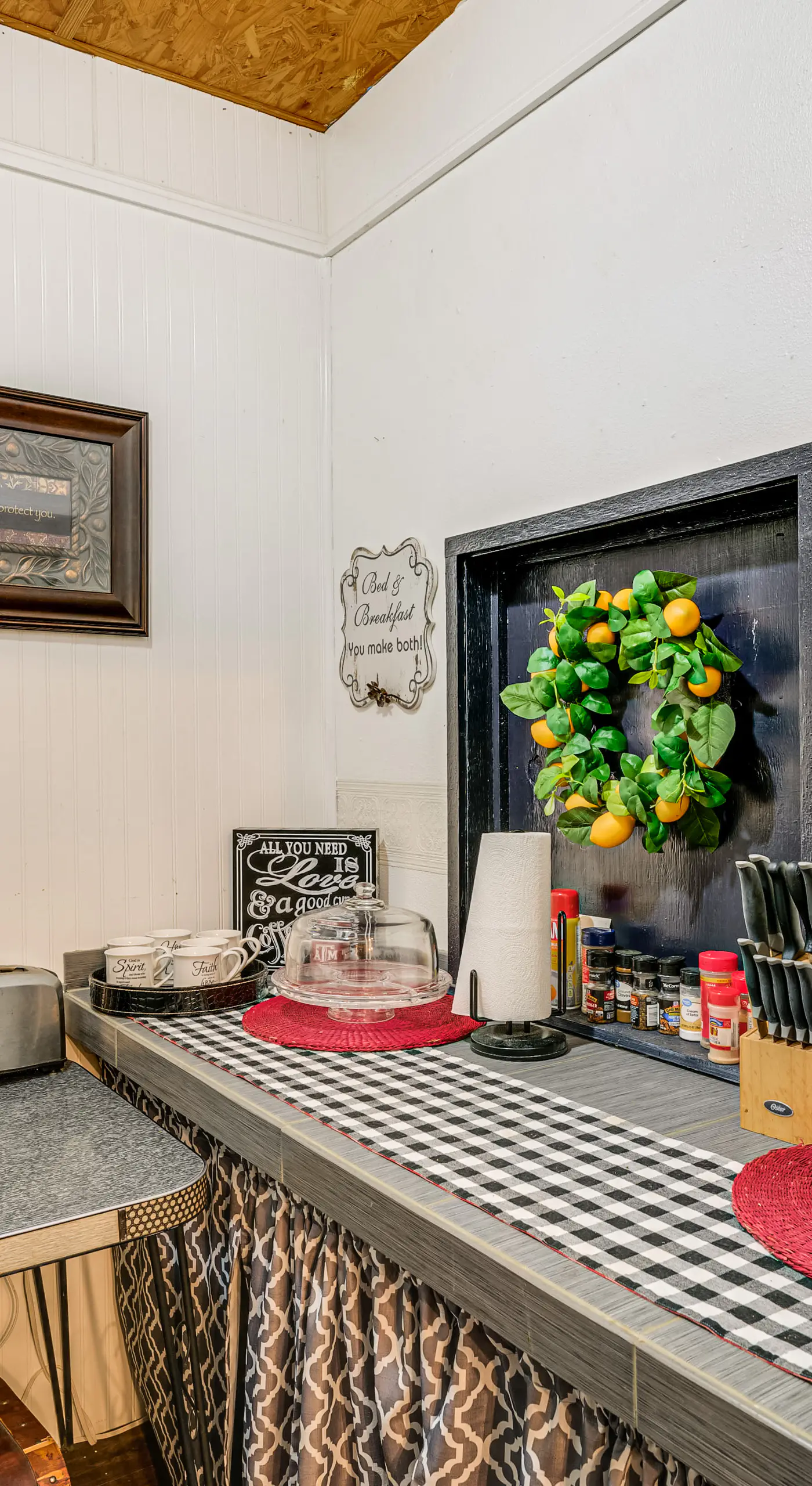 College Station Getaway w/ Hot Tub & Courtyard!