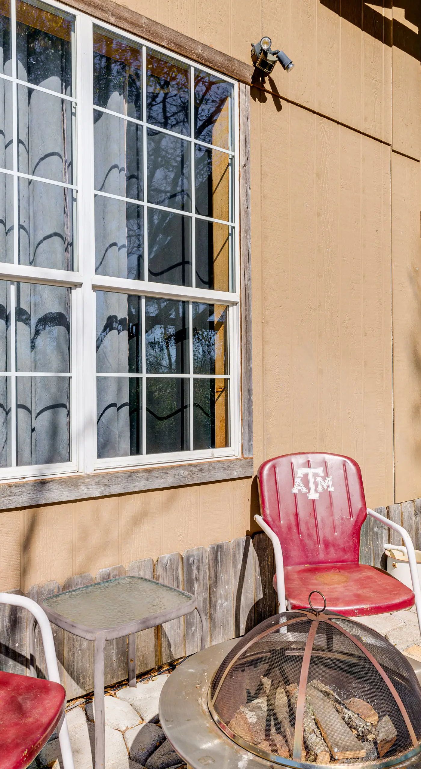 College Station Getaway w/ Hot Tub & Courtyard!