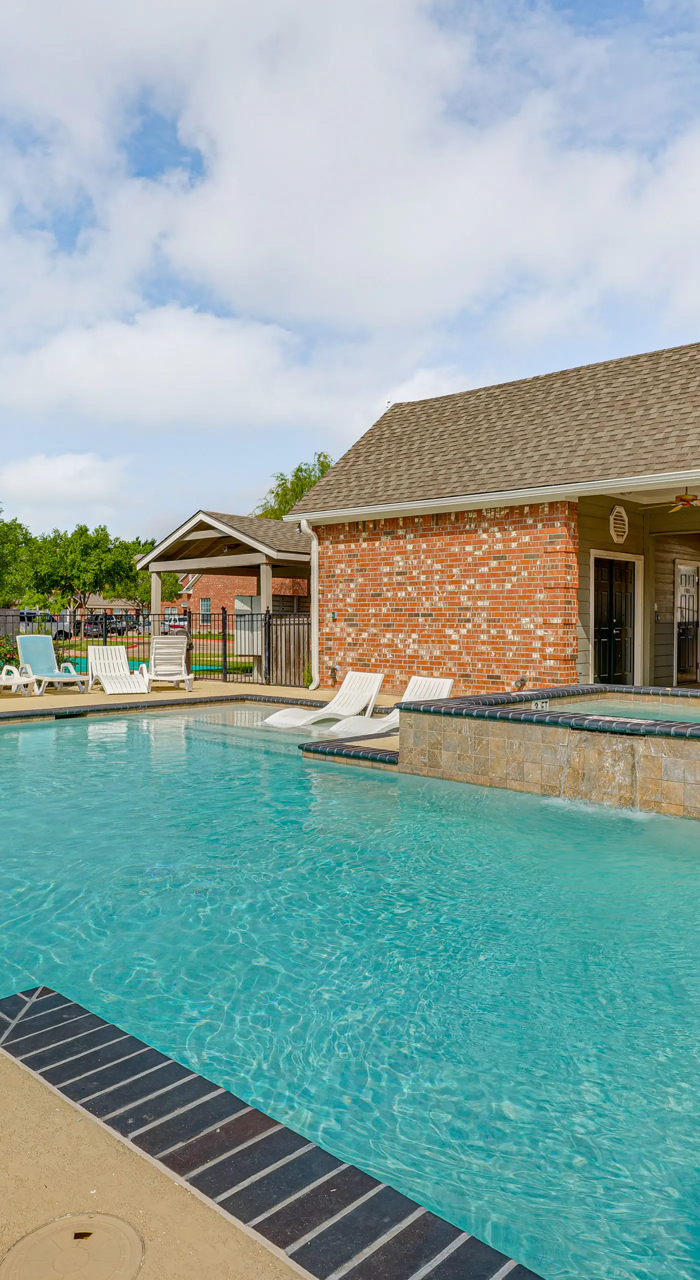 Central College Station Townhome w/ Community Pool