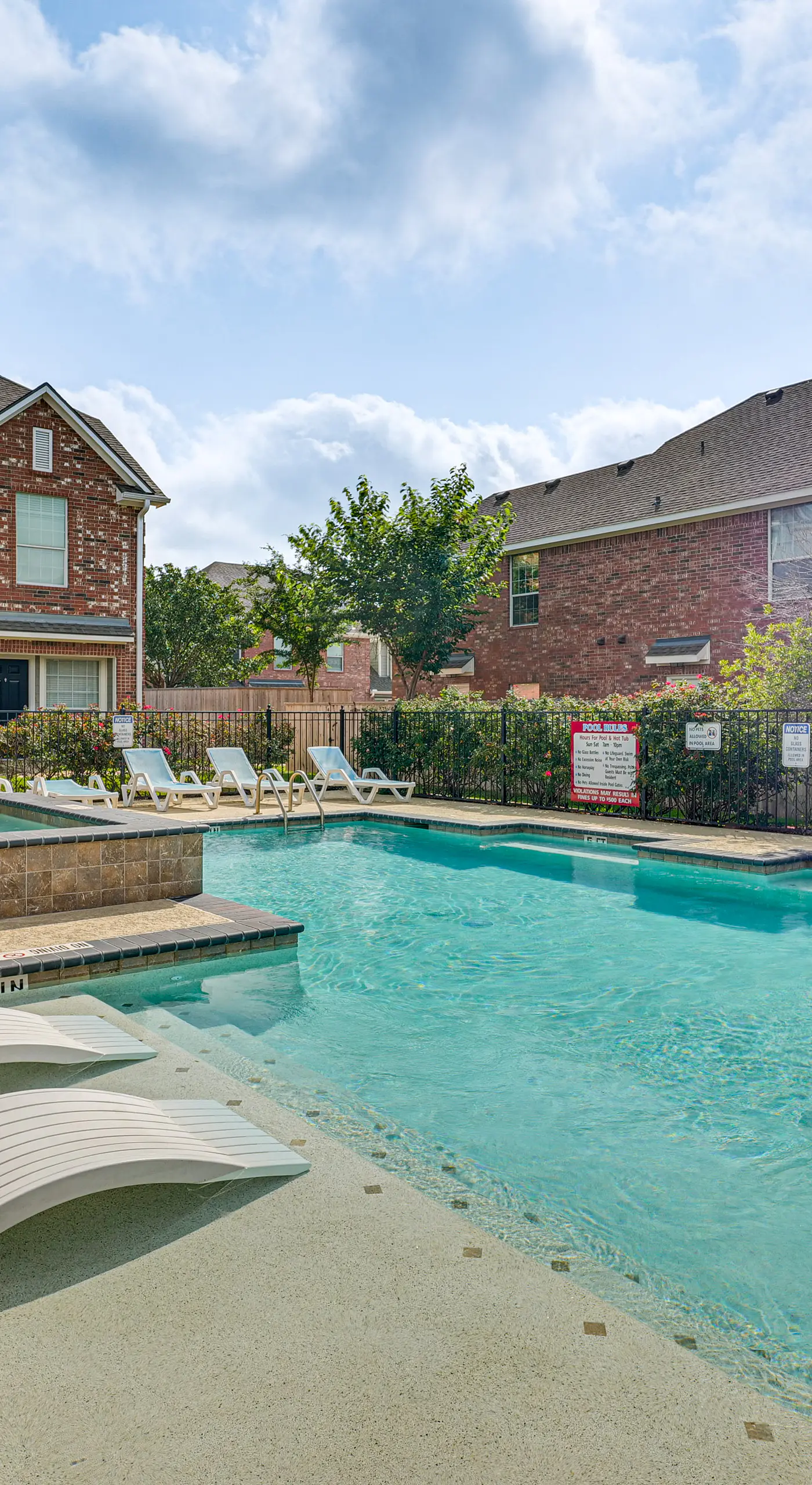 Central College Station Townhome w/ Community Pool