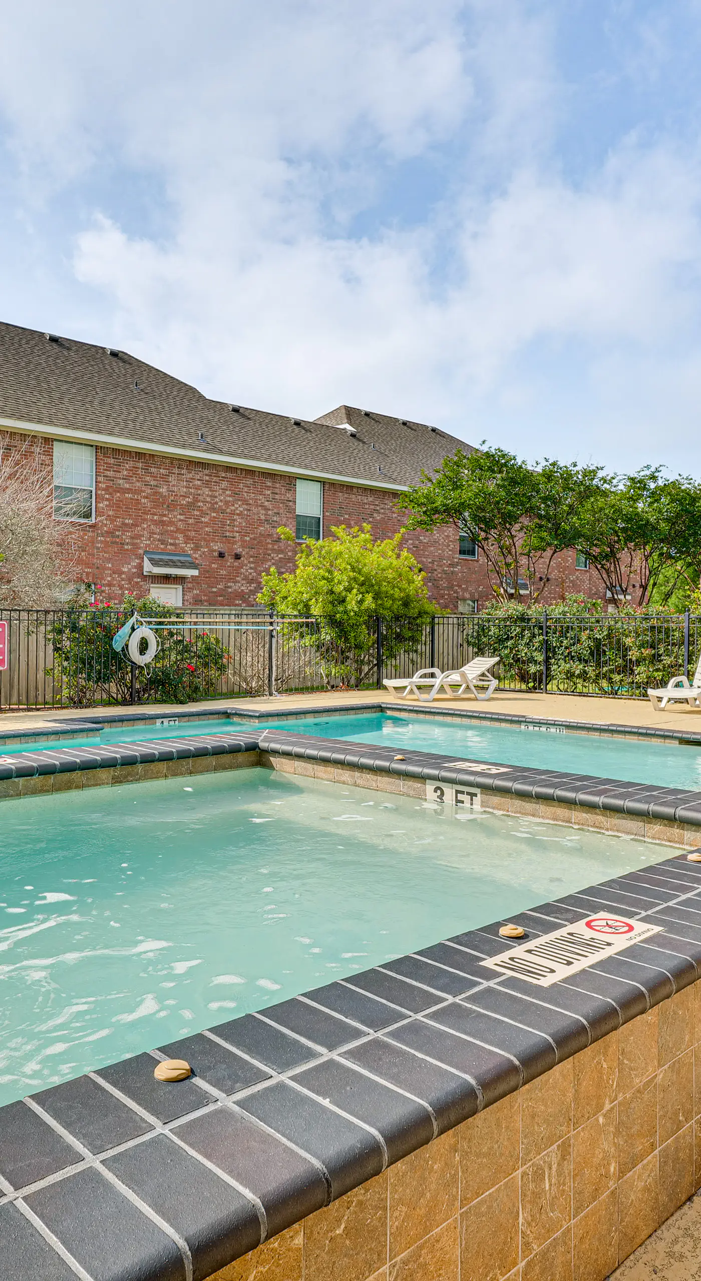 Central College Station Townhome w/ Community Pool