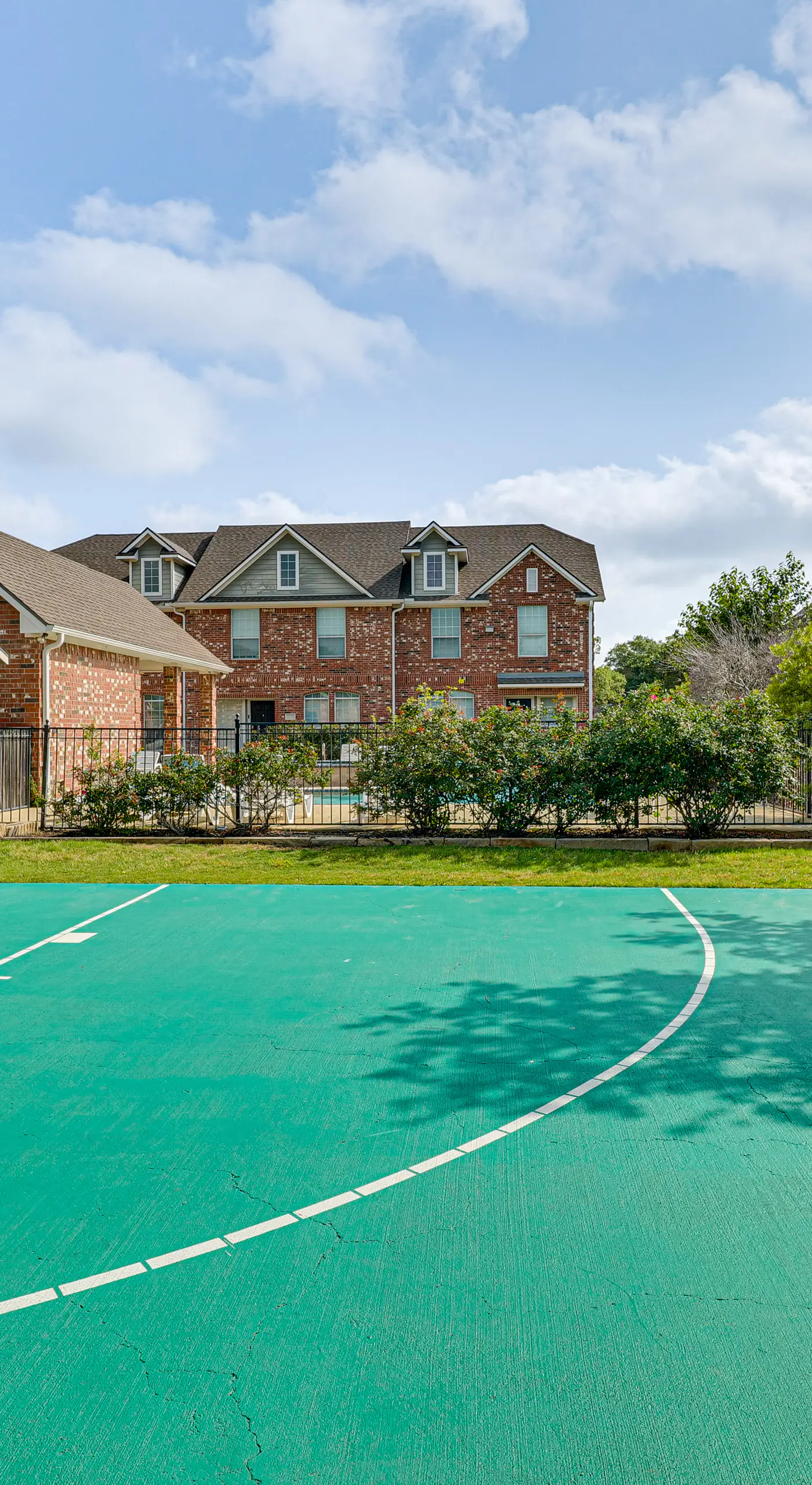 Central College Station Townhome w/ Community Pool