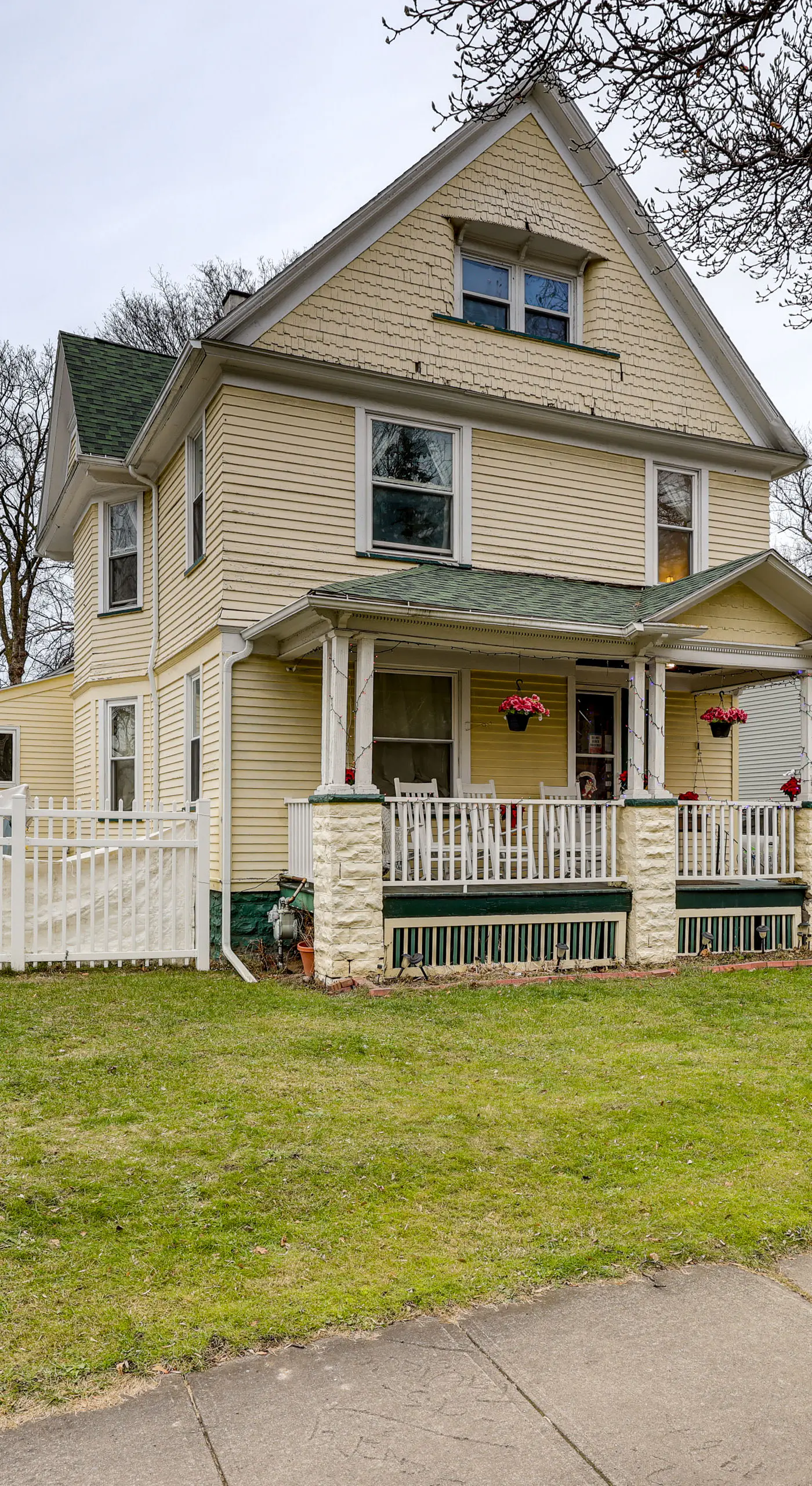 2 Miles to Dtwn! Idyllic Rochester Apt w/ Hot Tub
