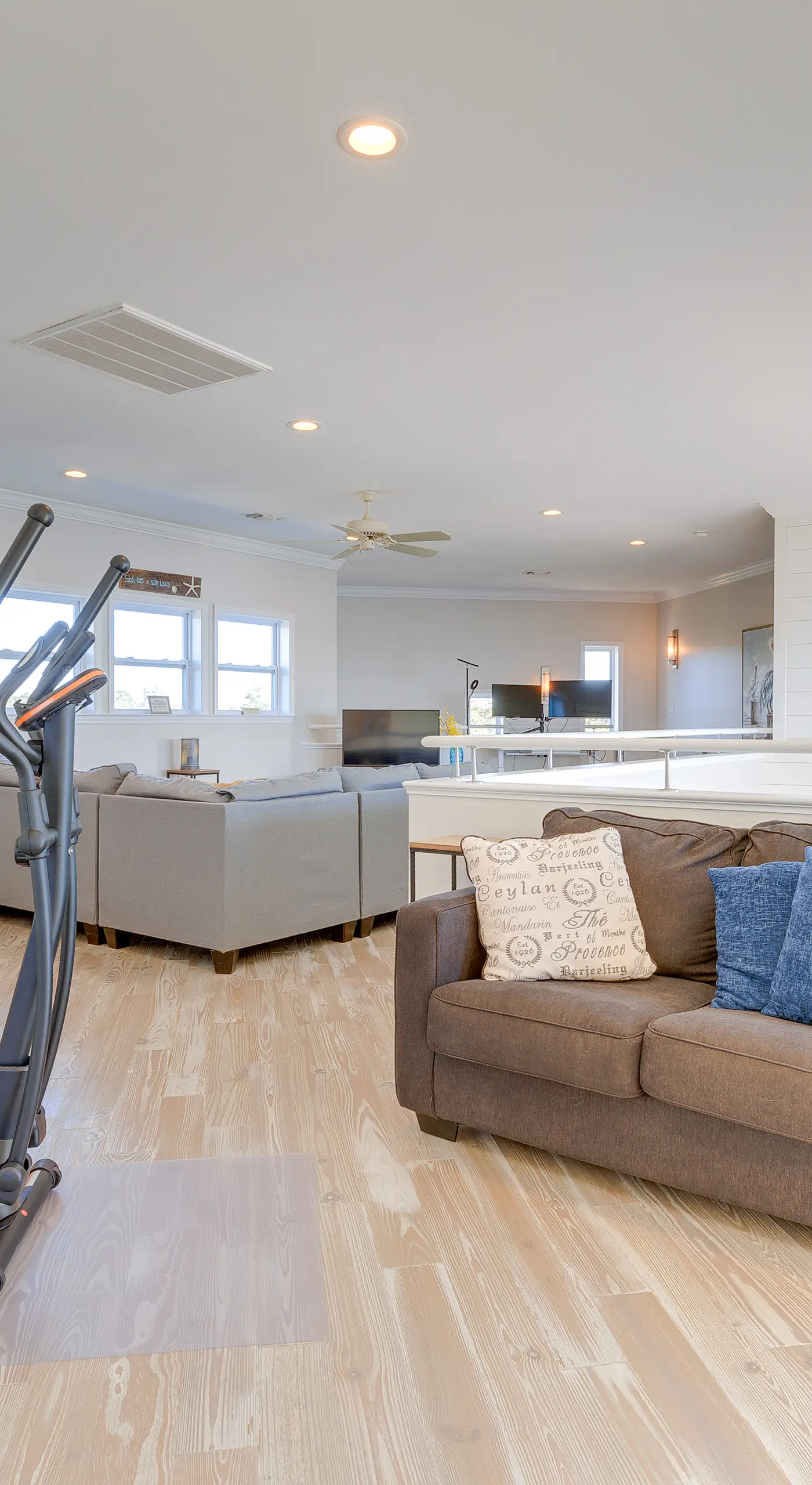 Ocean Springs 'Magnolia Beach House' on Pvt Beach!
