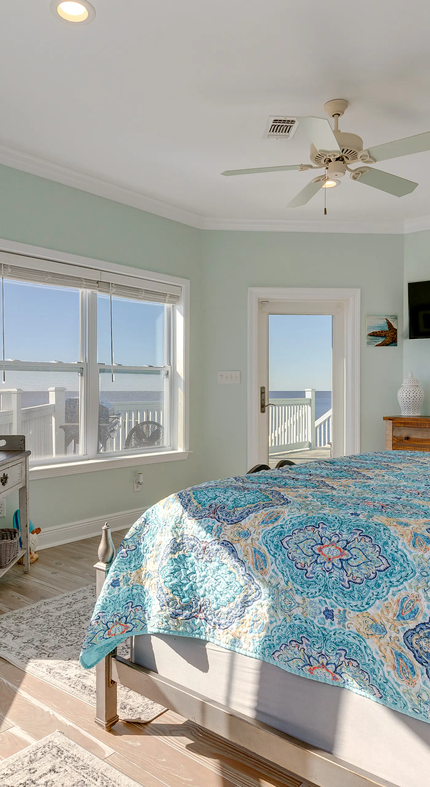 Ocean Springs 'Magnolia Beach House' on Pvt Beach!