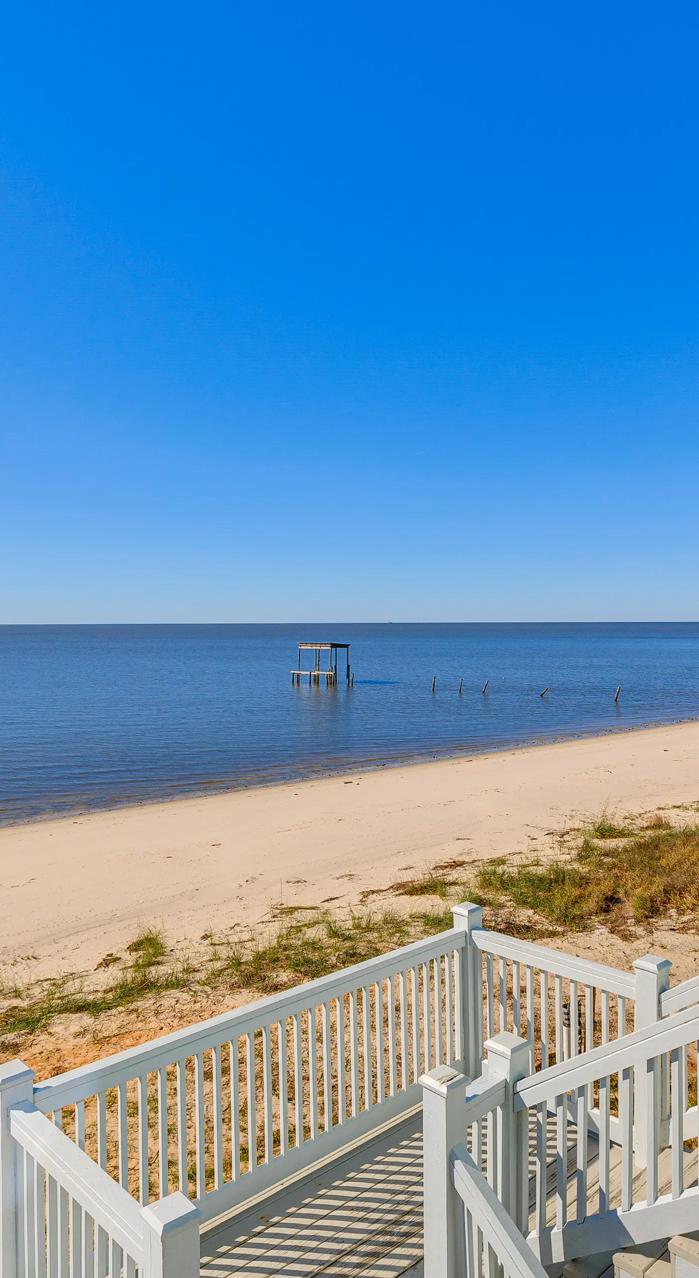Ocean Springs 'Magnolia Beach House' on Pvt Beach!