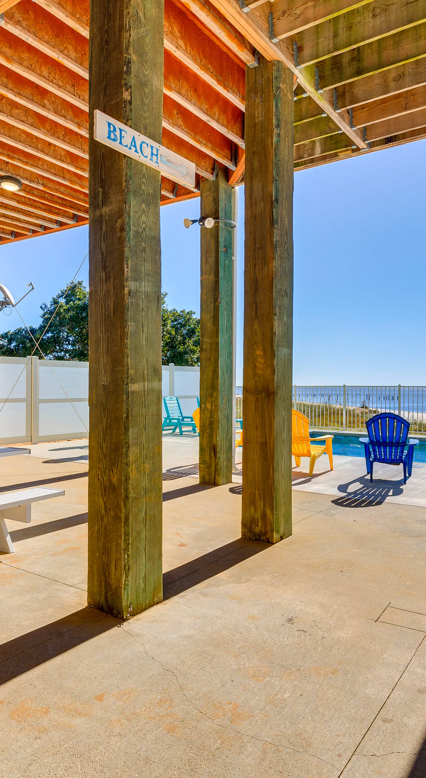 Ocean Springs 'Magnolia Beach House' on Pvt Beach!