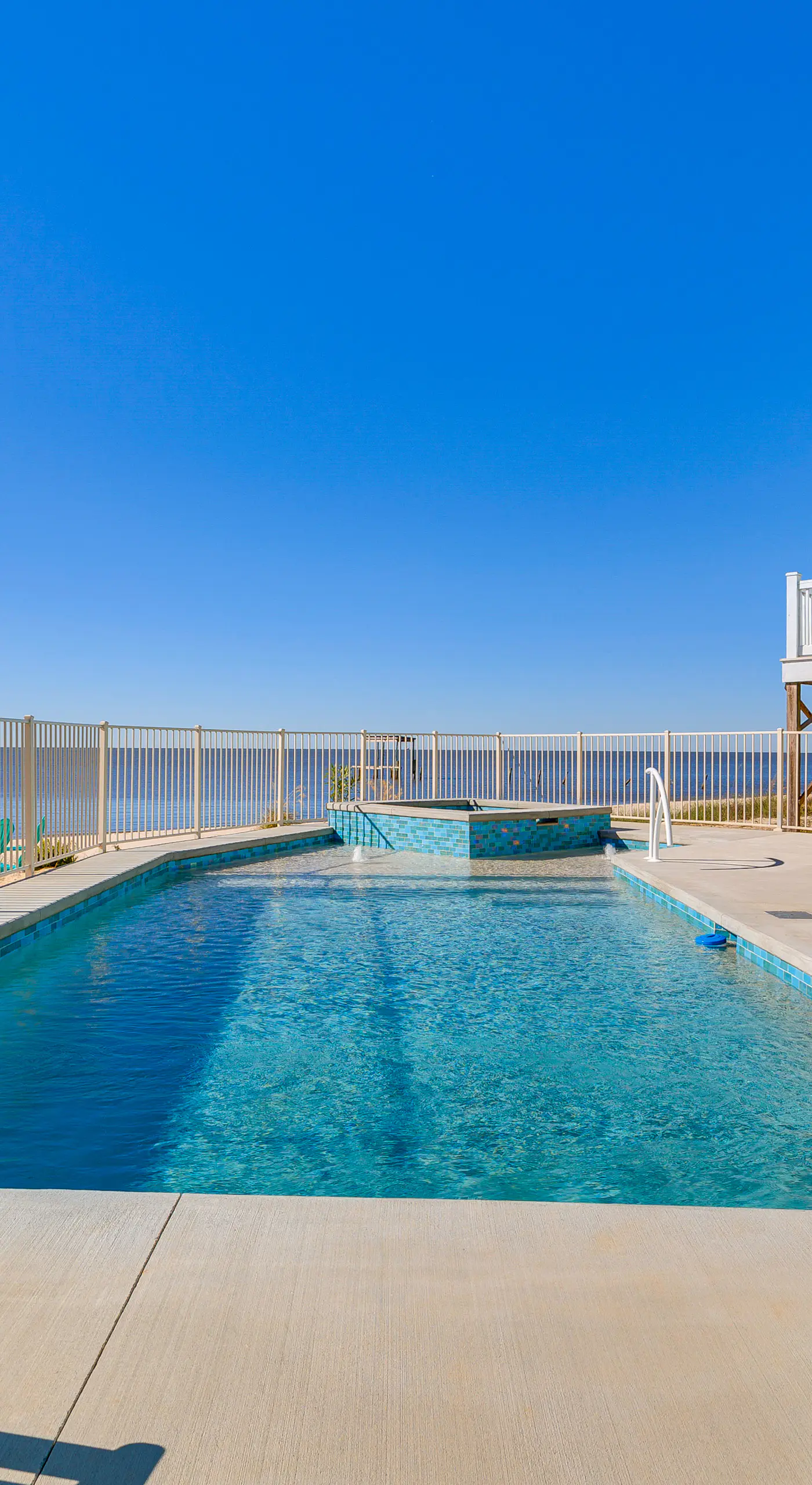 Ocean Springs 'Magnolia Beach House' on Pvt Beach!