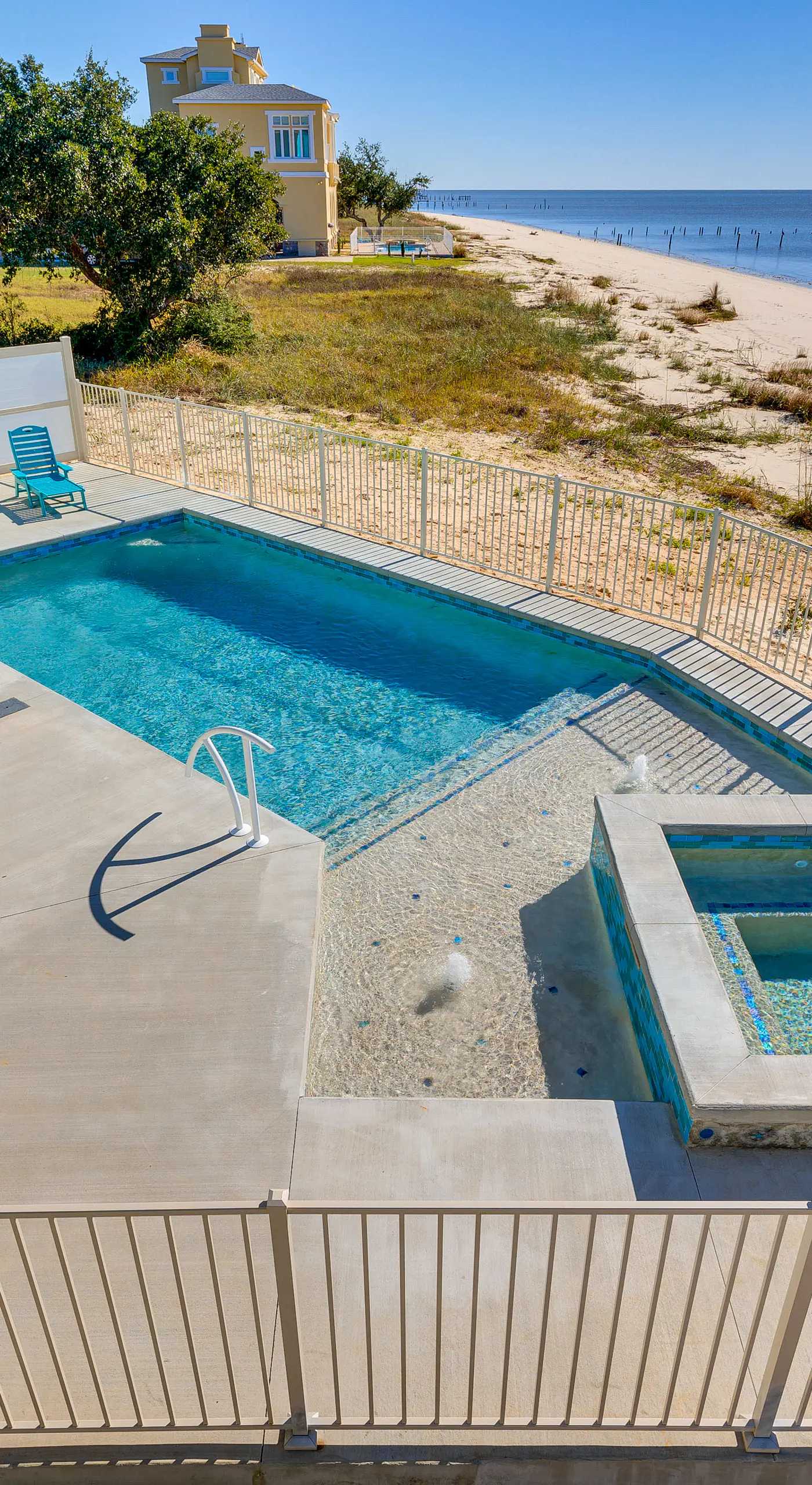 Ocean Springs 'Magnolia Beach House' on Pvt Beach!