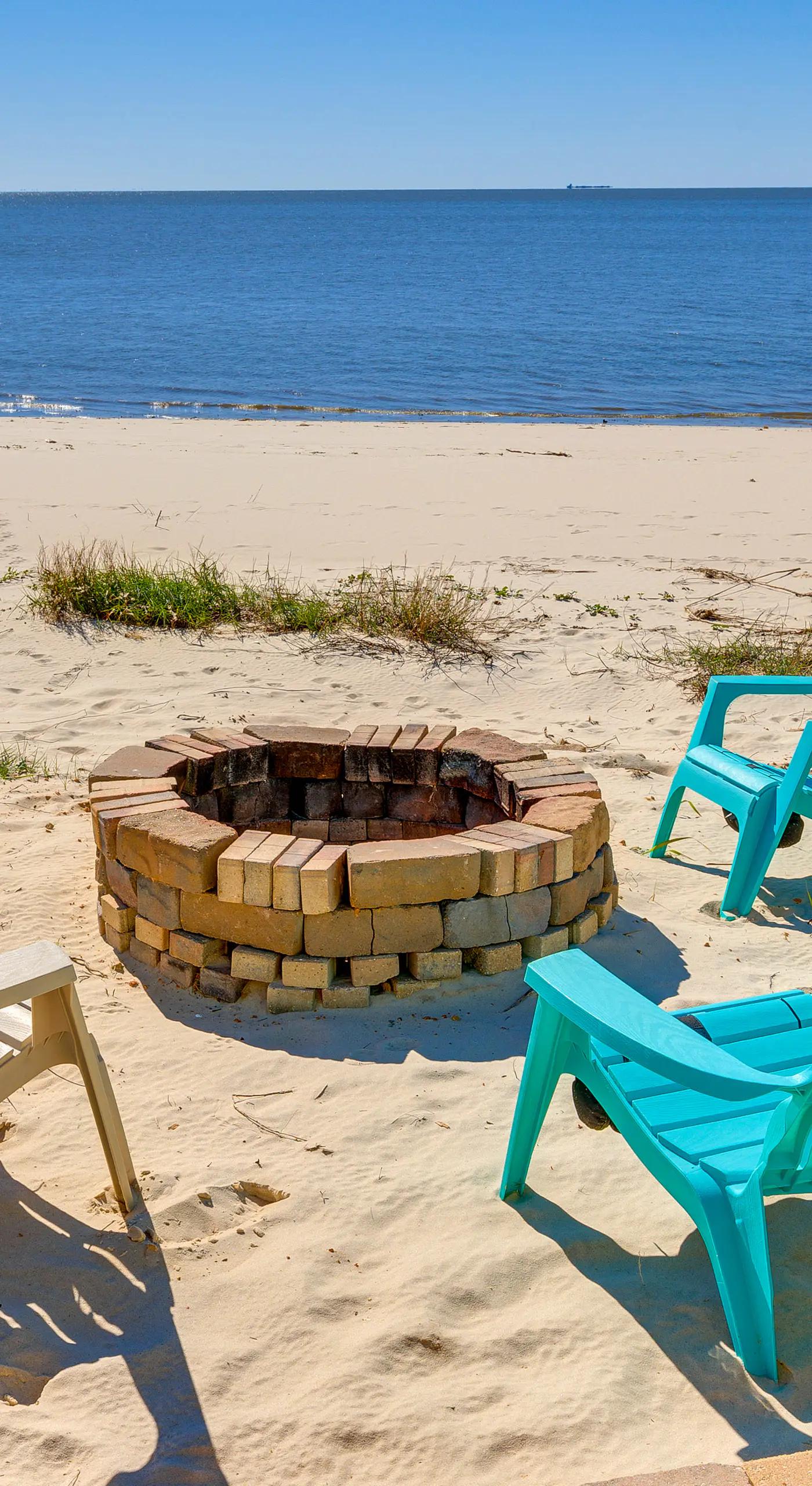 Ocean Springs 'Magnolia Beach House' on Pvt Beach!